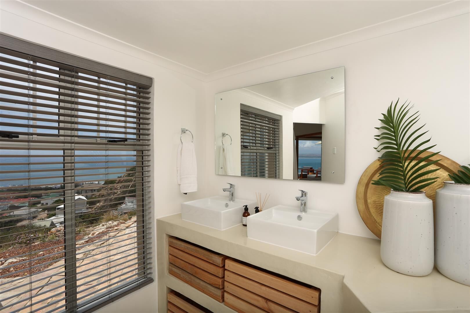 The Lookout Guest House 4*