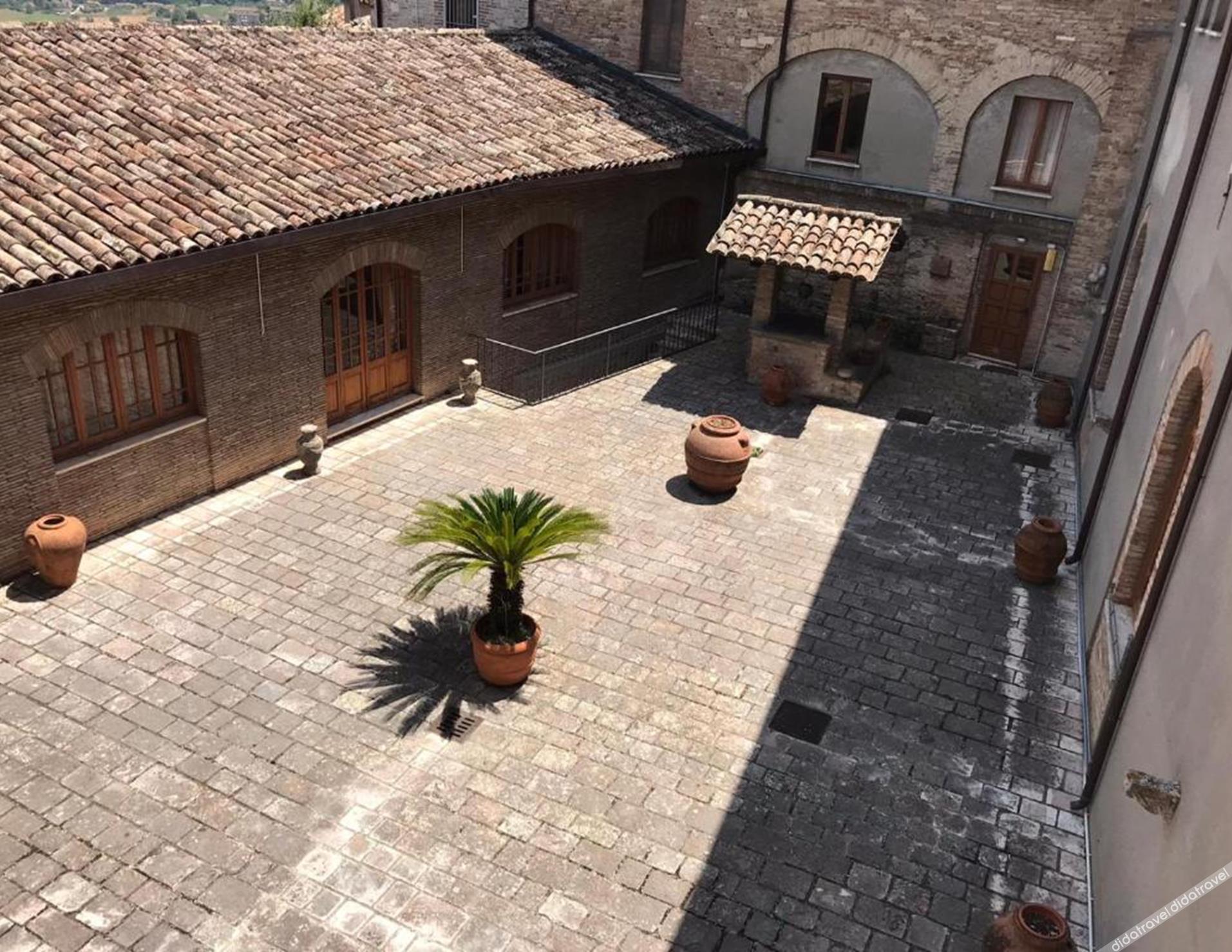 Monastero SS. Annunziata 3*