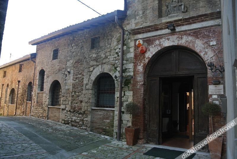 Monastero SS. Annunziata 3*