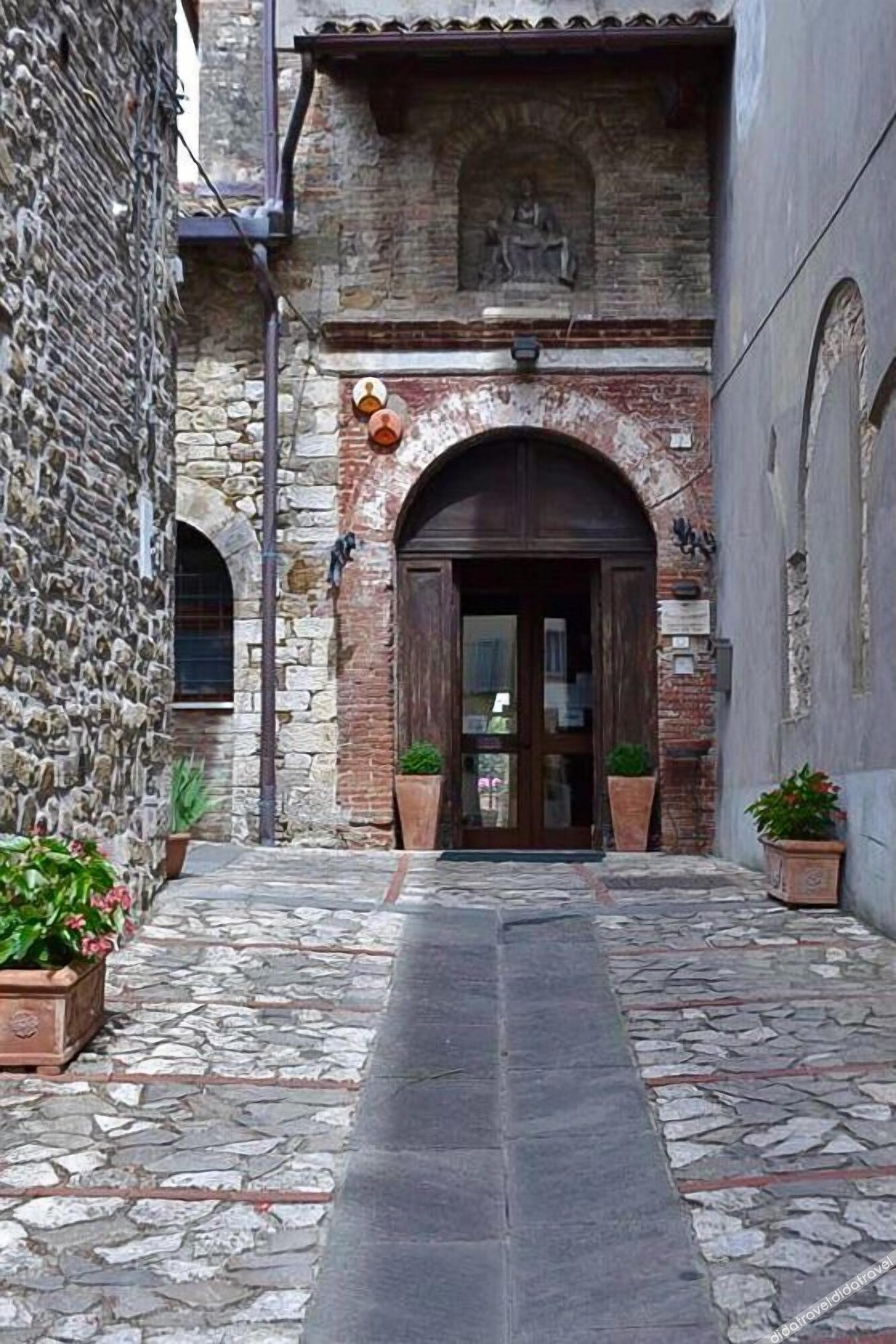 Monastero SS. Annunziata 3*