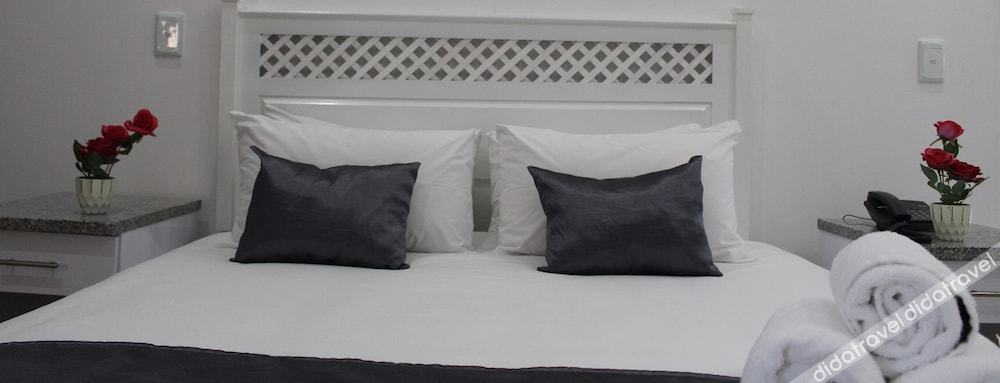 Royal Ushaka Hotel- Morningside 3*