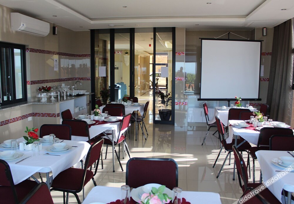 Royal Ushaka Hotel- Morningside 3*