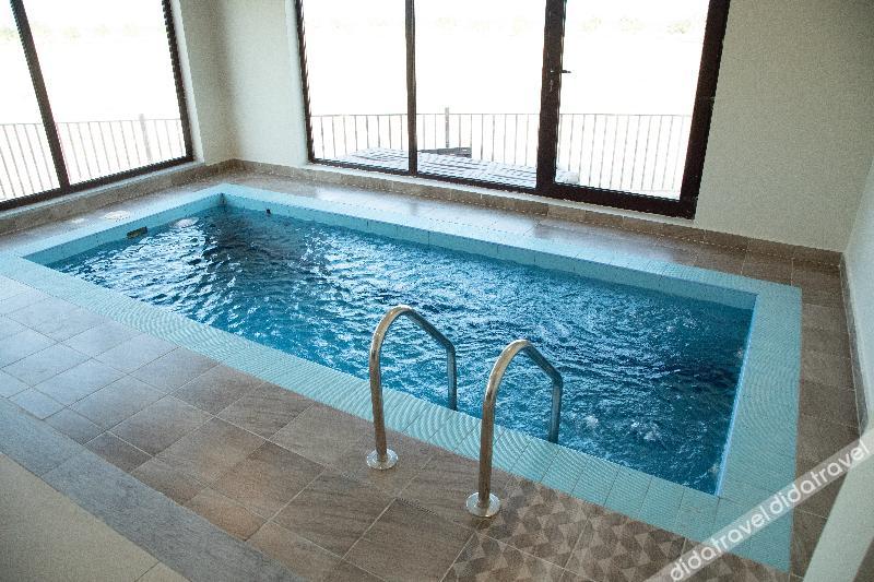 Continent Hotel Al Uqayr 1*