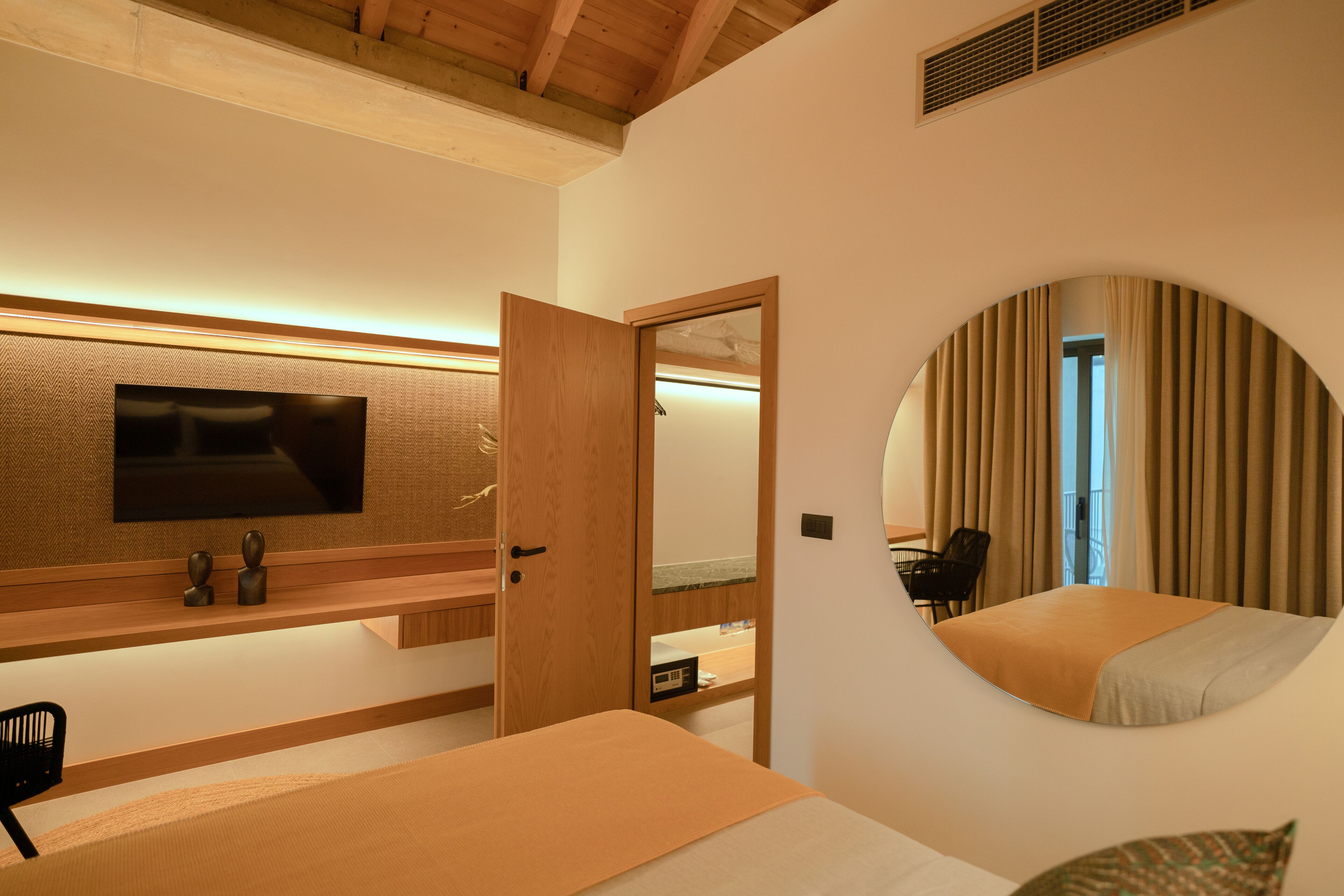 Capital Luxury Suites 0*