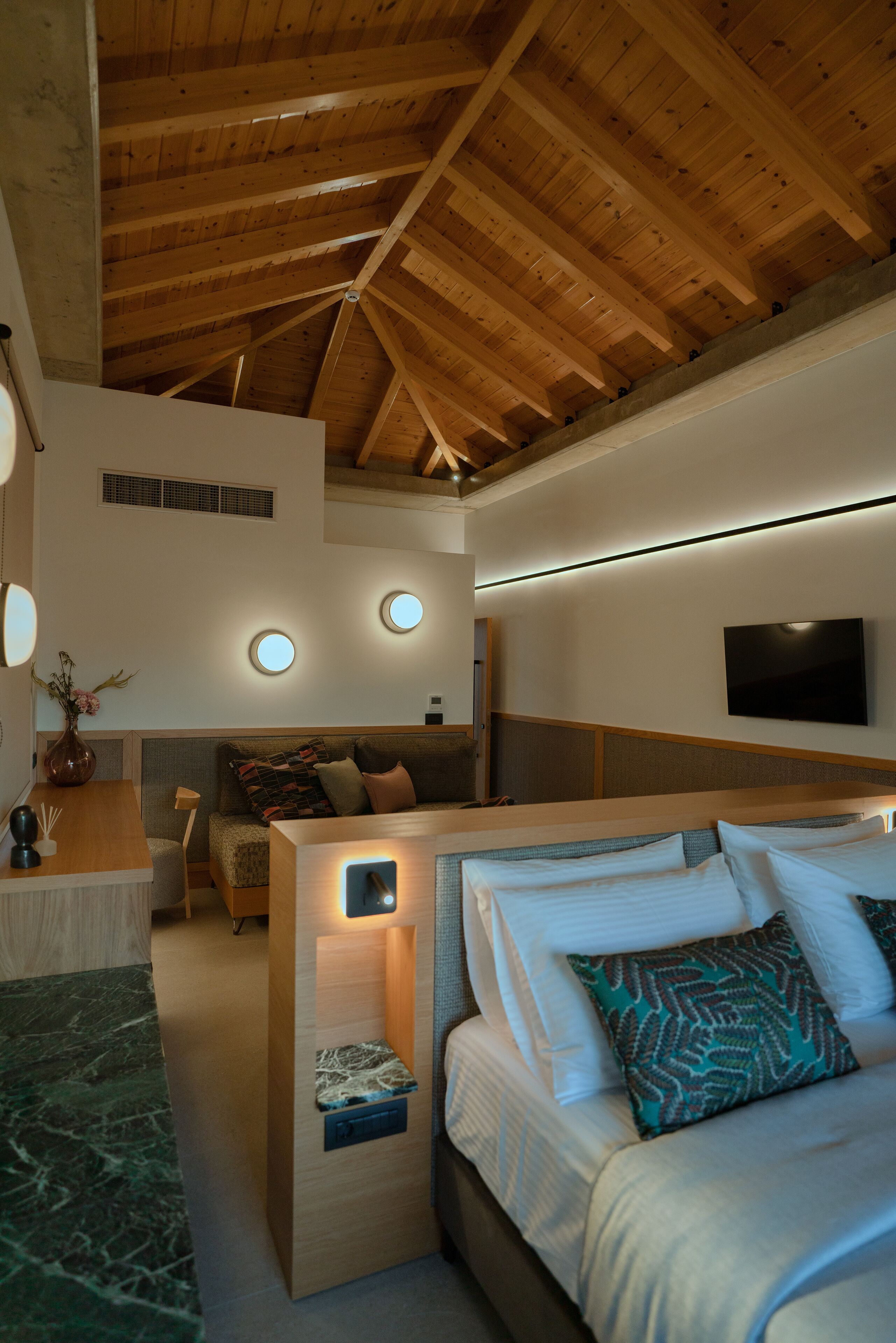 Capital Luxury Suites 0*
