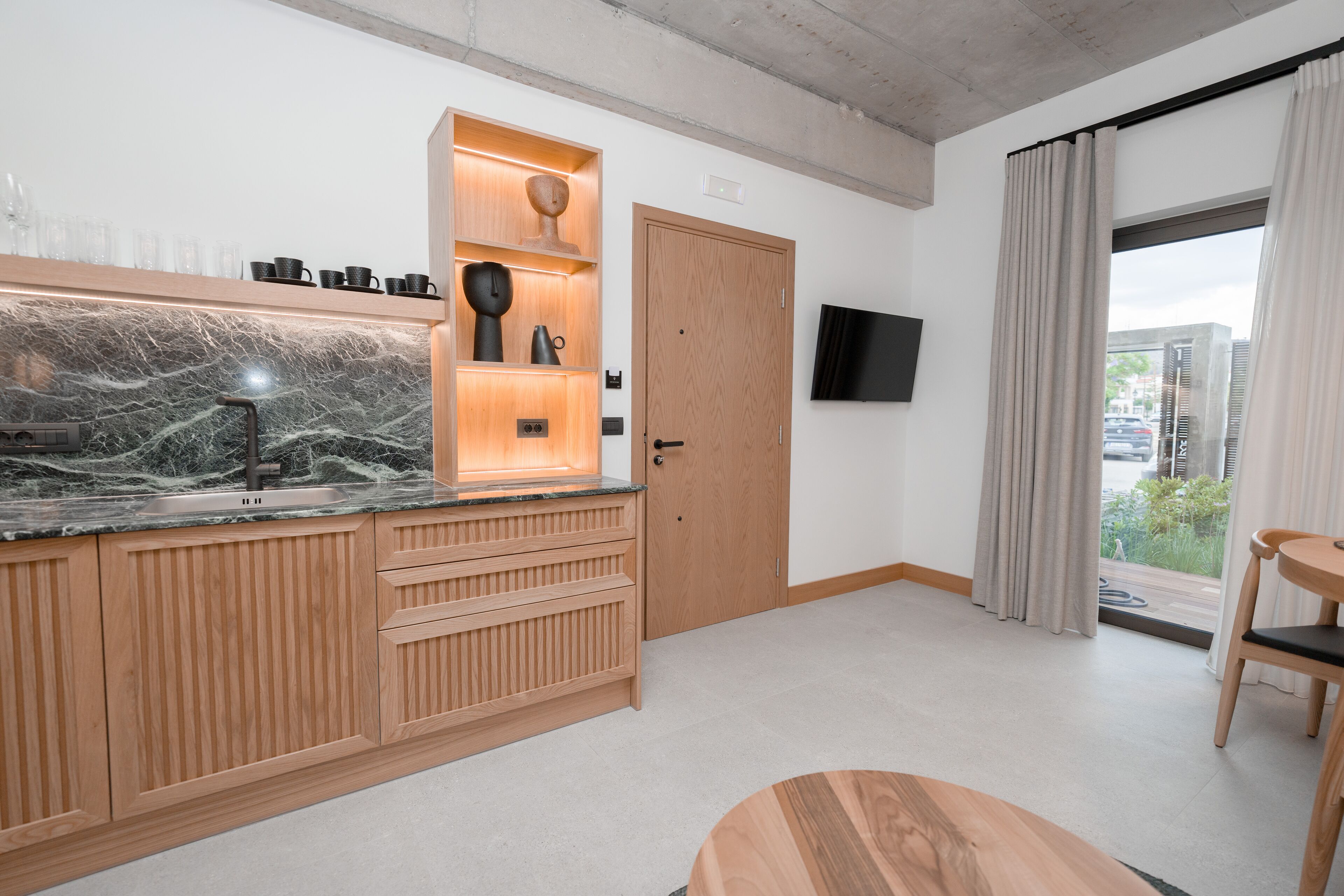 Capital Luxury Suites 0*
