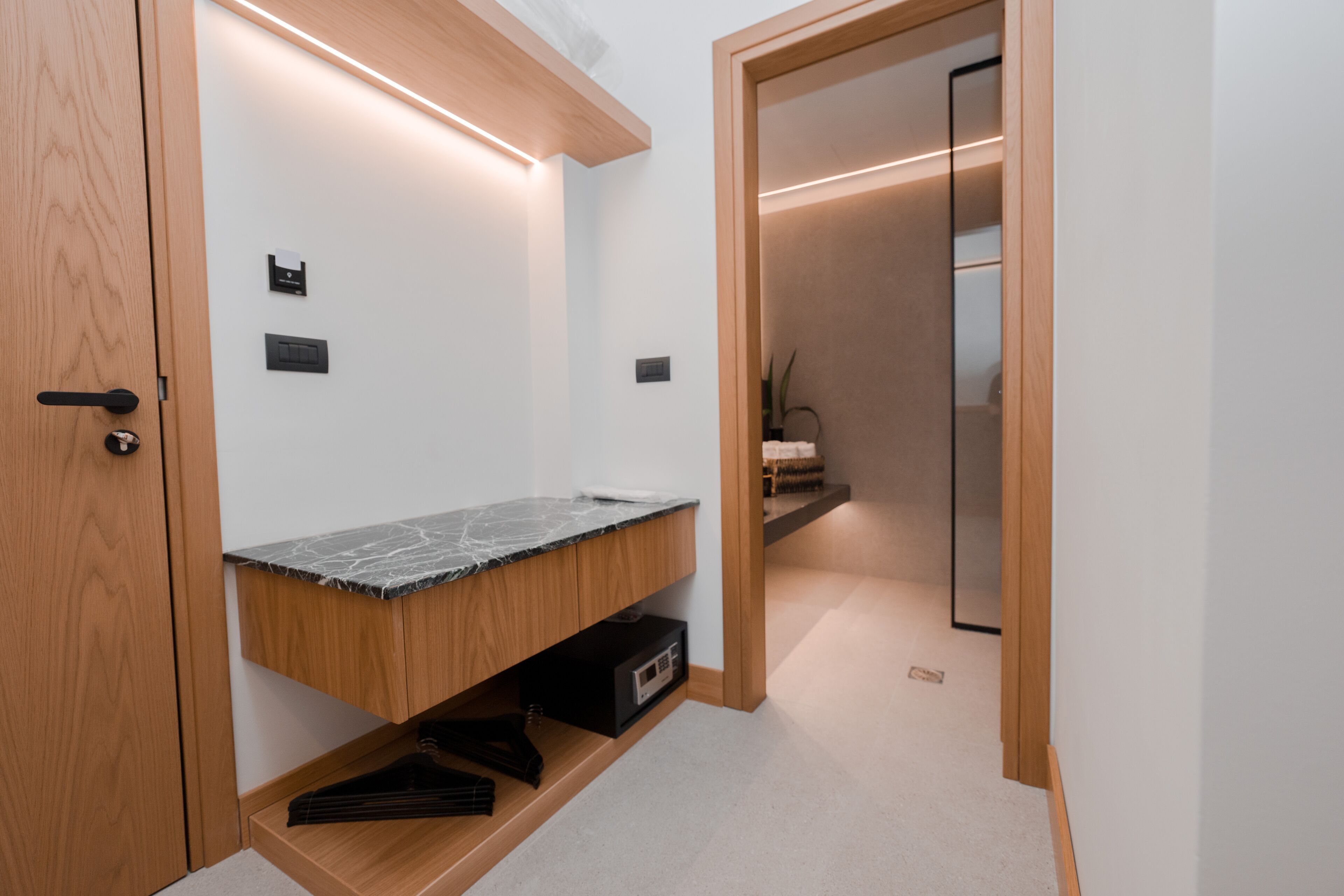 Capital Luxury Suites 0*