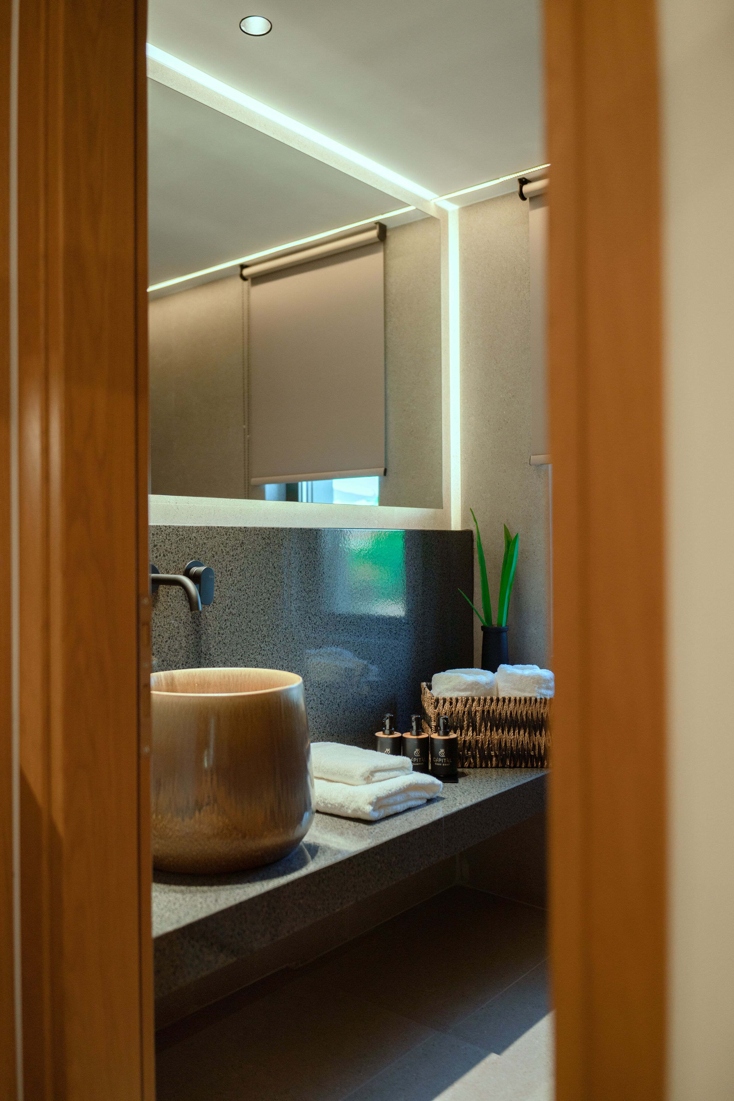 Capital Luxury Suites 0*