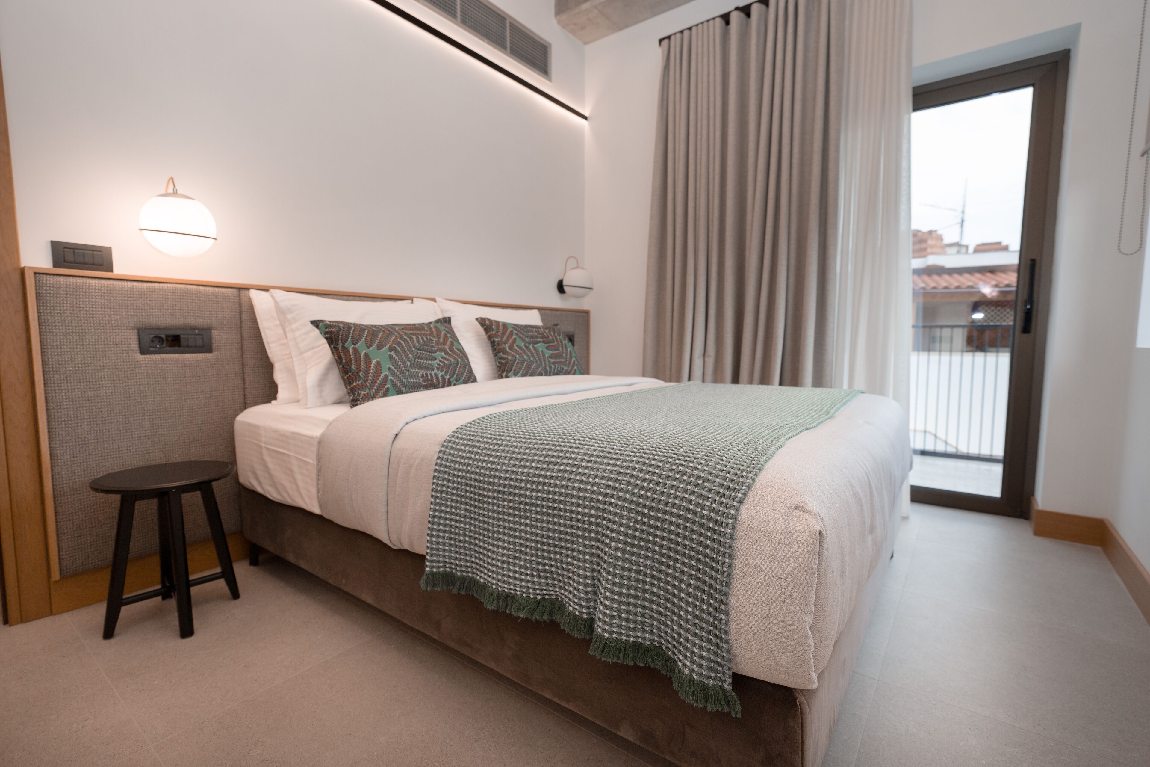 Capital Luxury Suites 0*