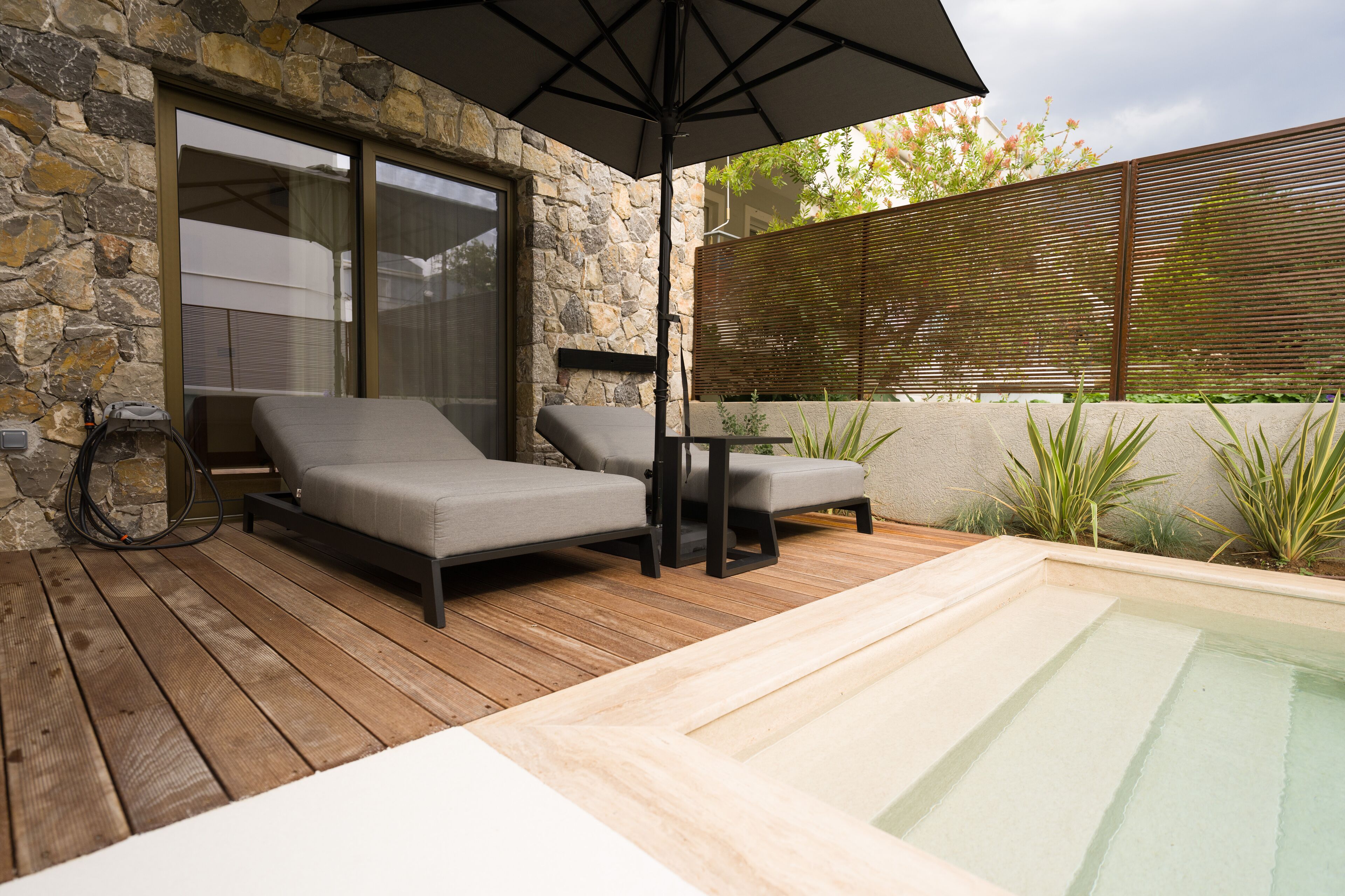 Capital Luxury Suites 0*