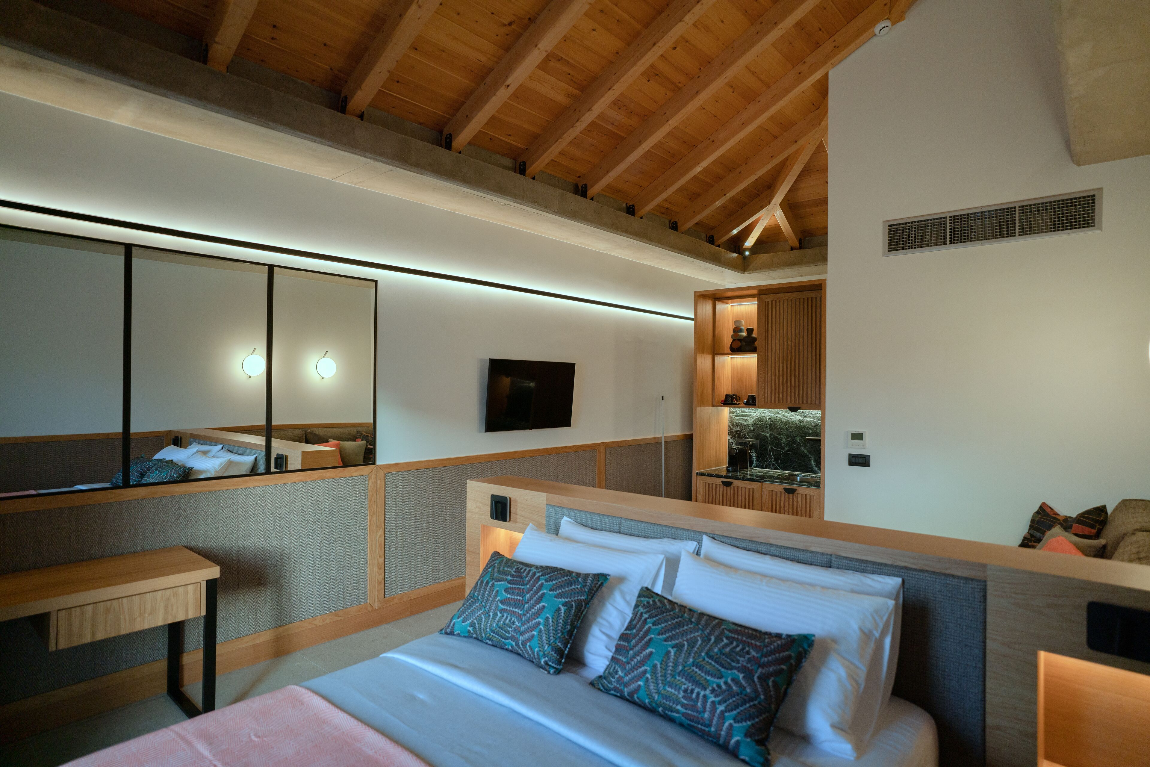 Capital Luxury Suites 0*