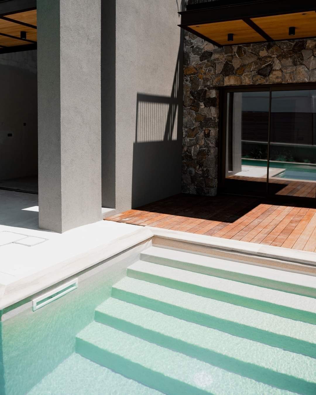Capital Luxury Suites 0*