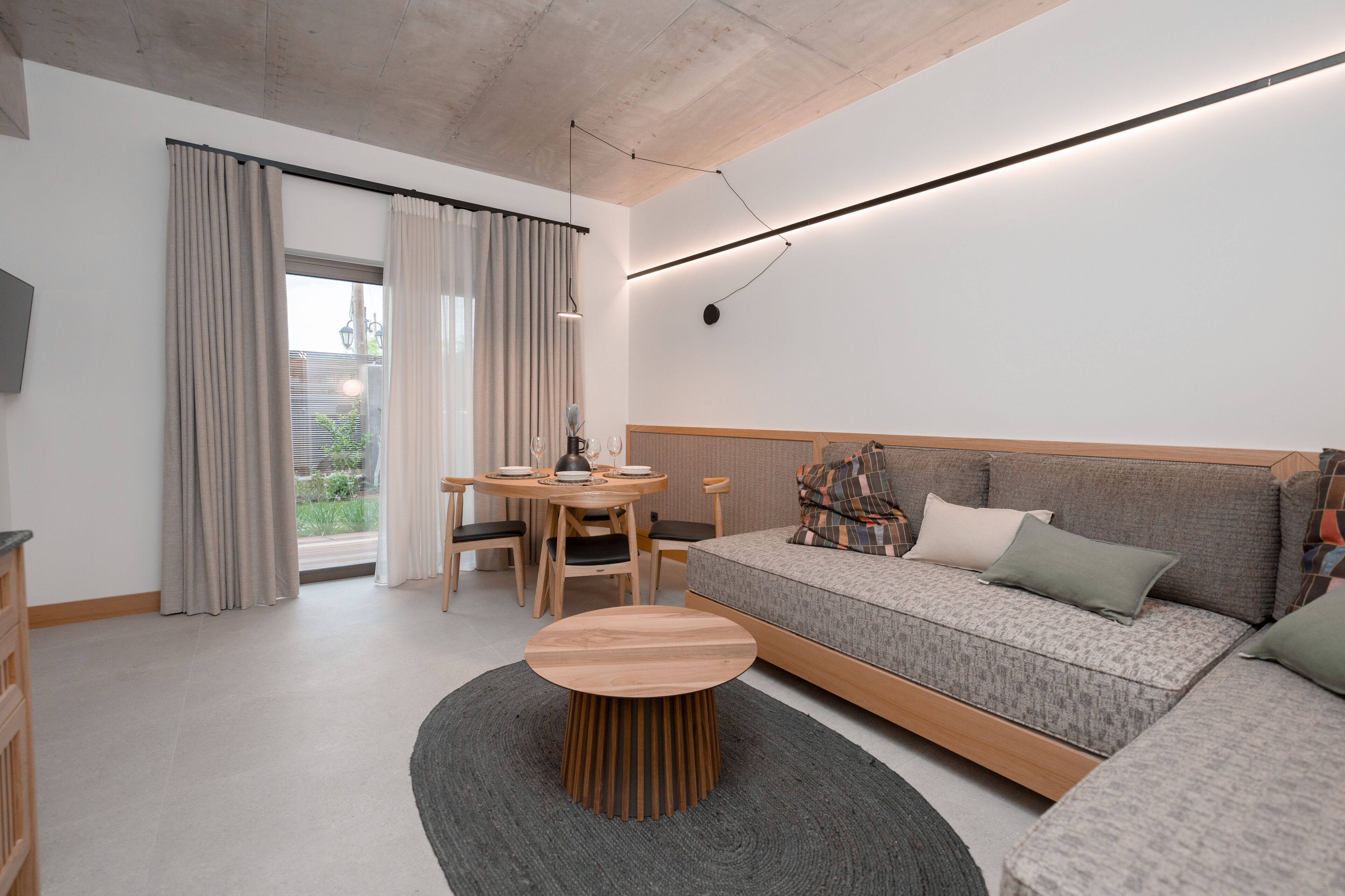 Capital Luxury Suites 0*