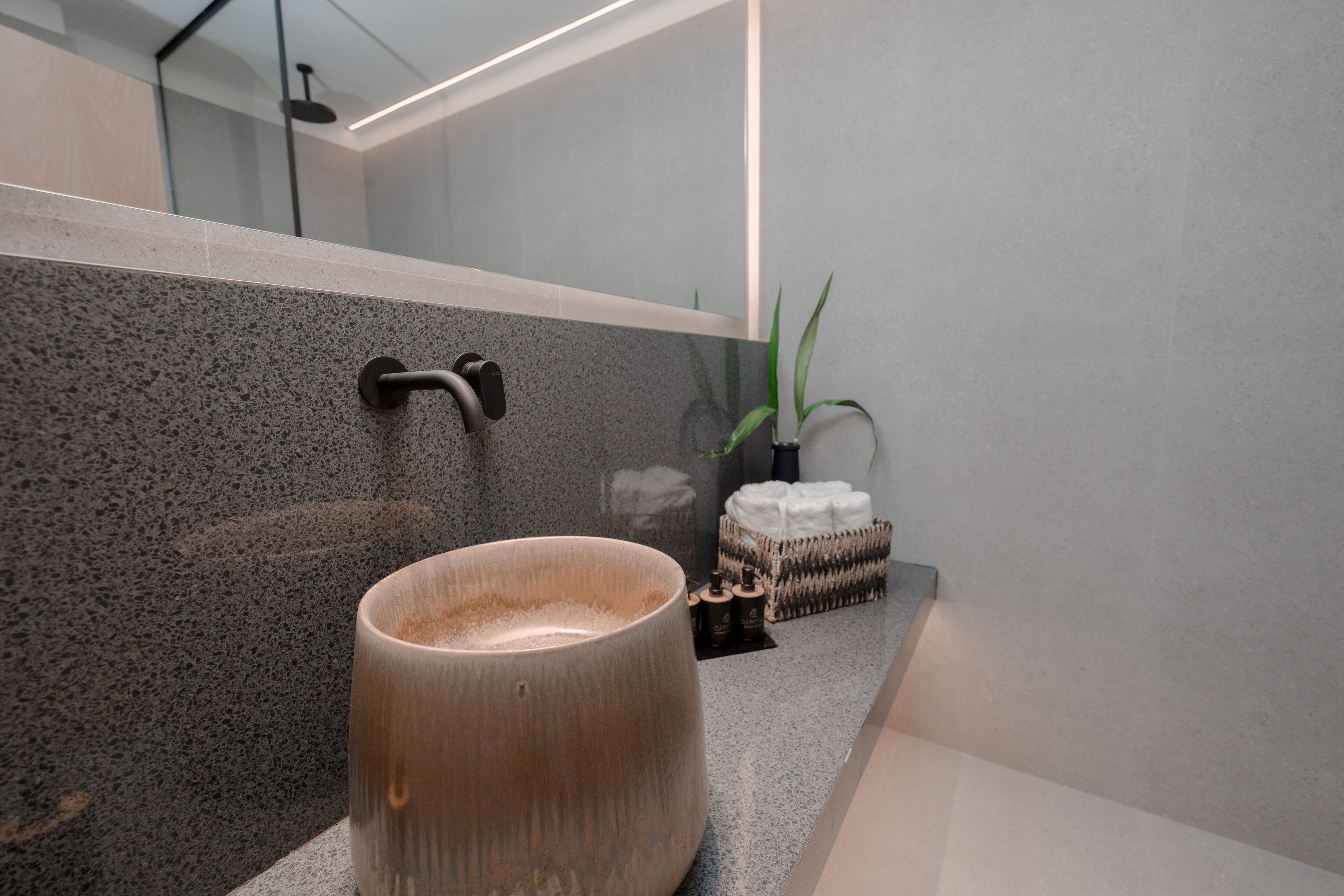 Capital Luxury Suites 0*