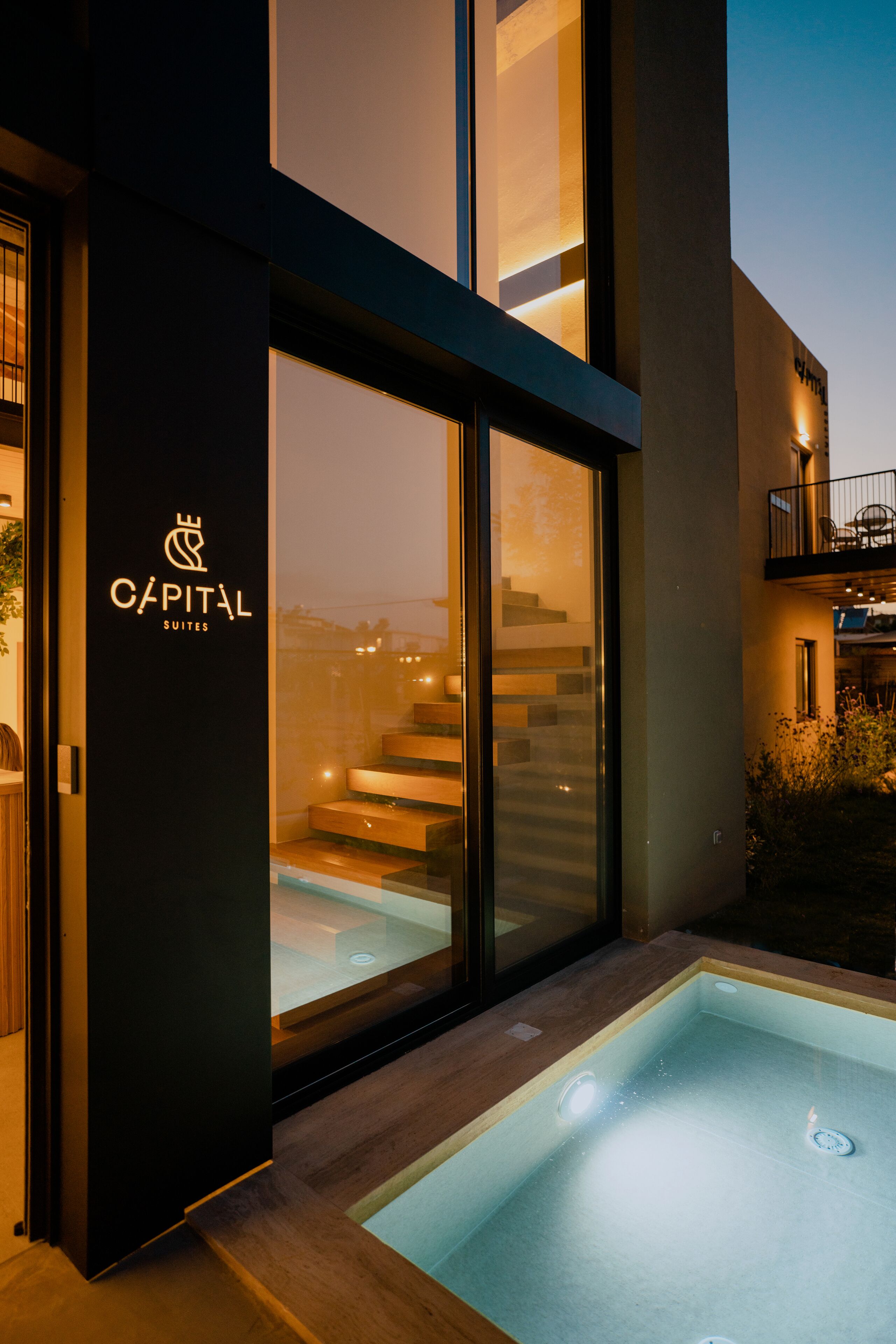 Capital Luxury Suites 0*