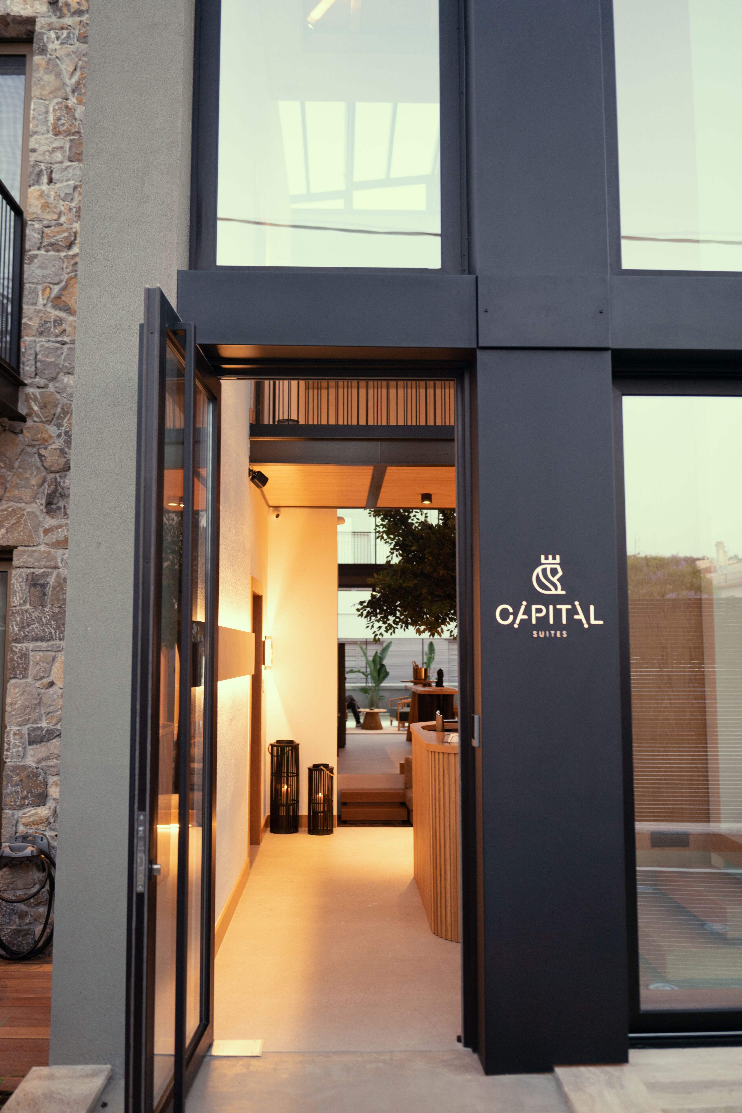 Capital Luxury Suites 0*