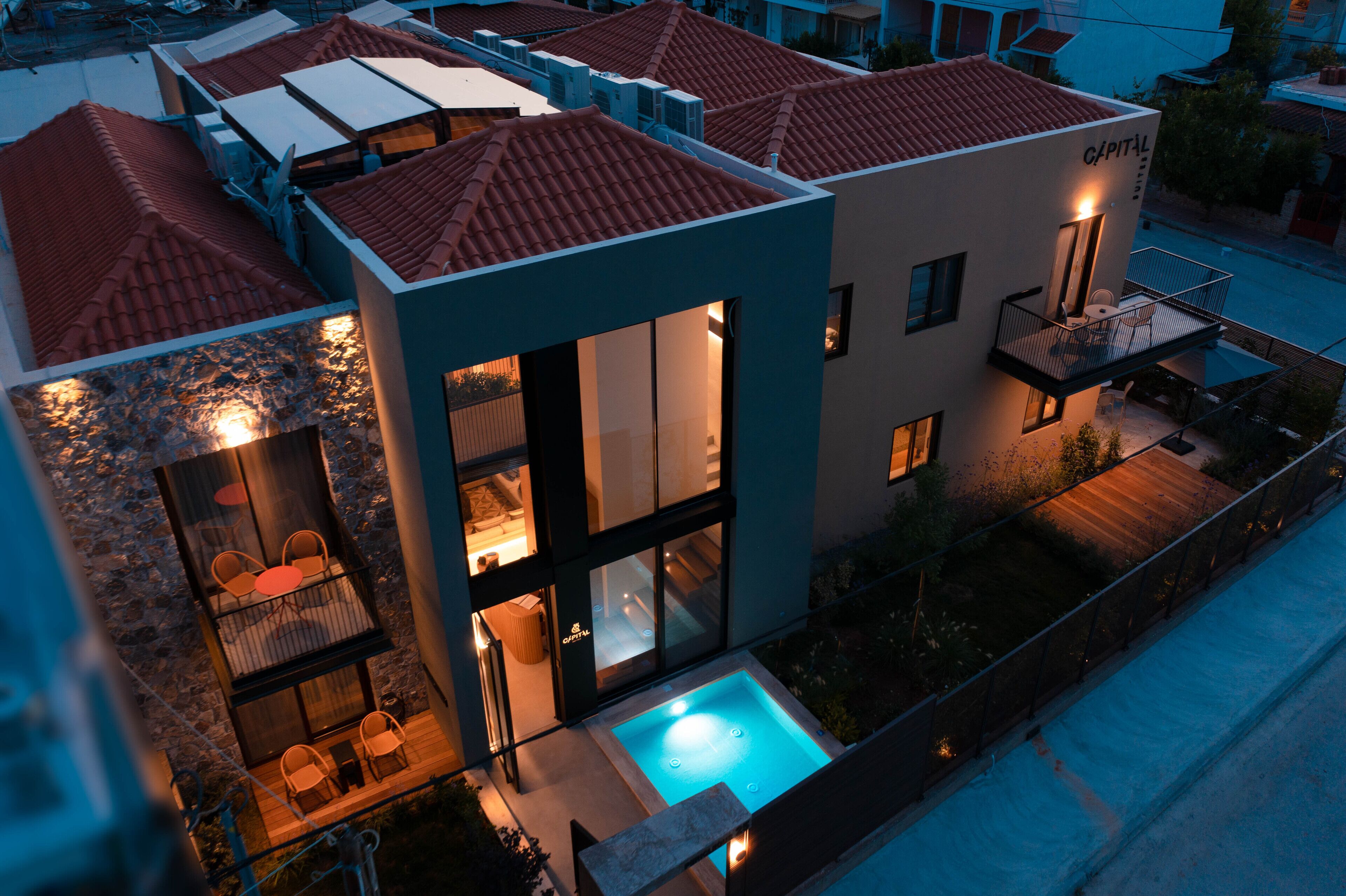 Capital Luxury Suites 0*