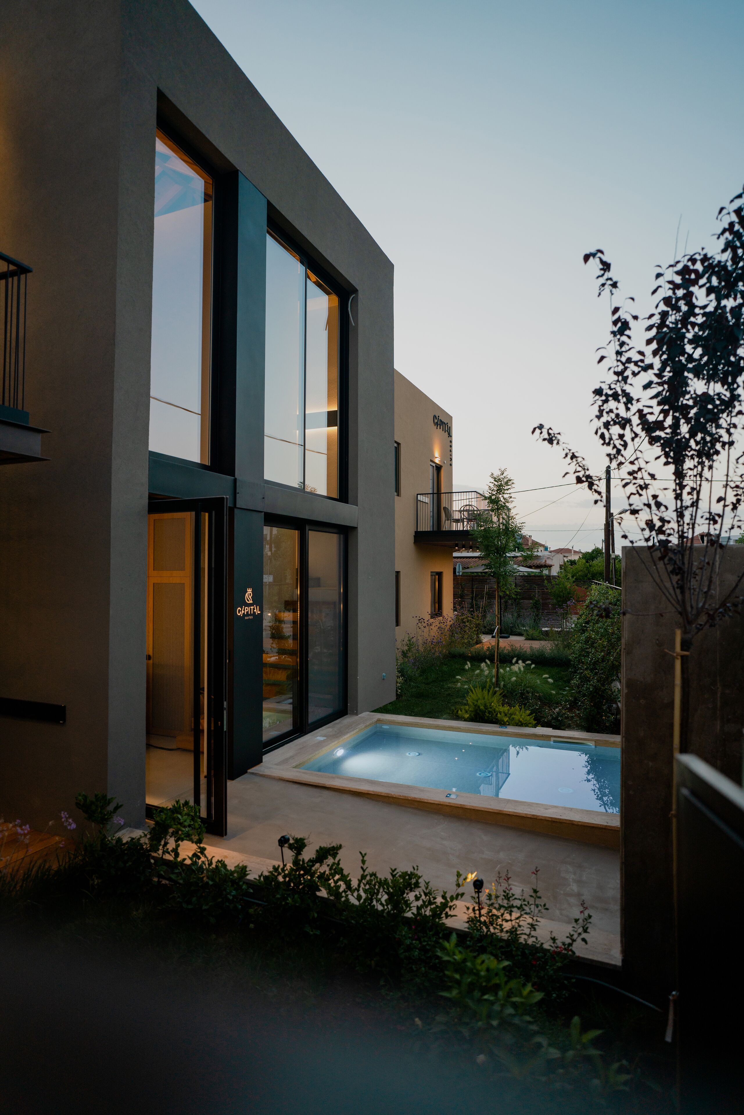 Capital Luxury Suites 0*