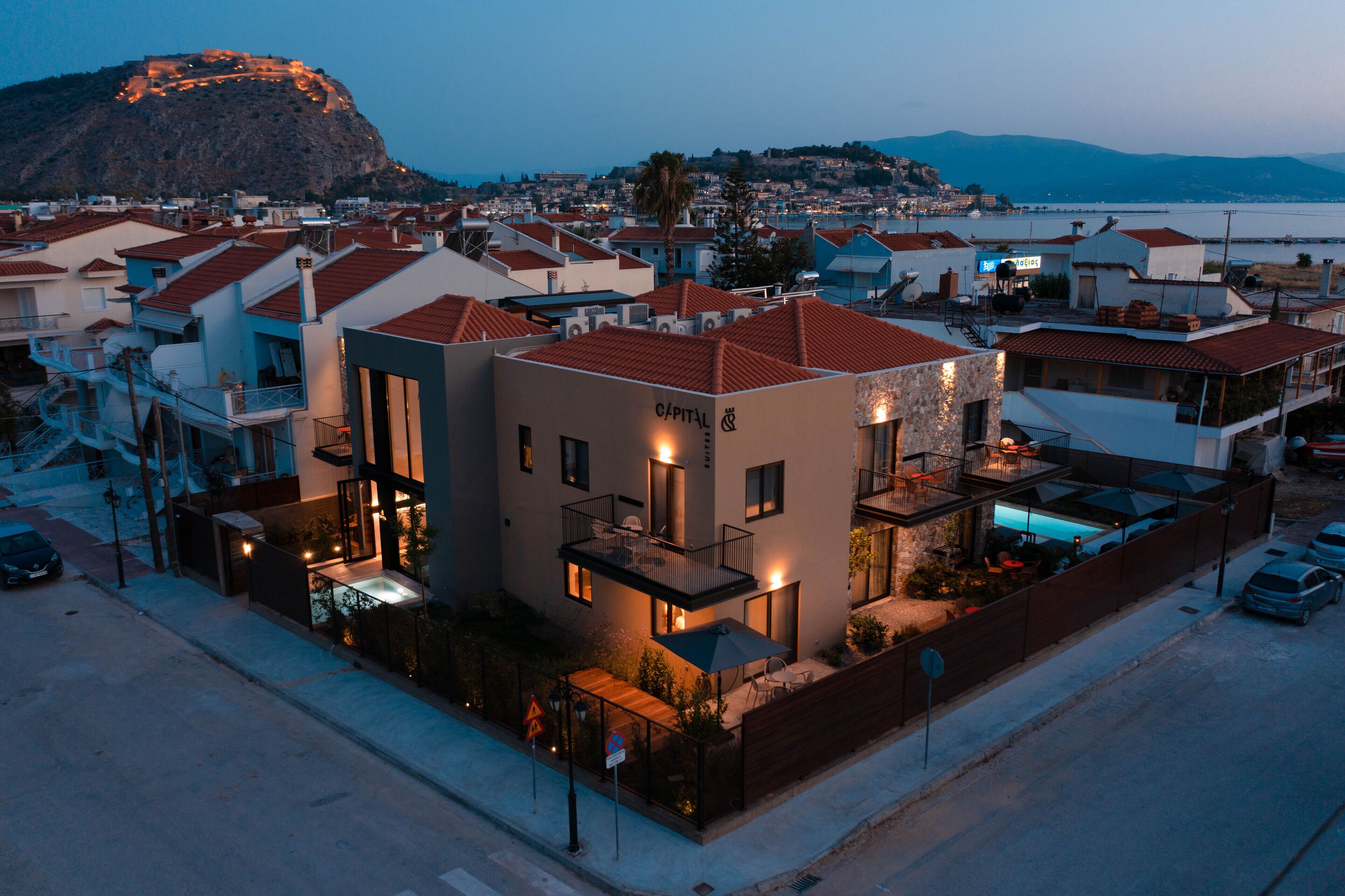 Capital Luxury Suites 0*