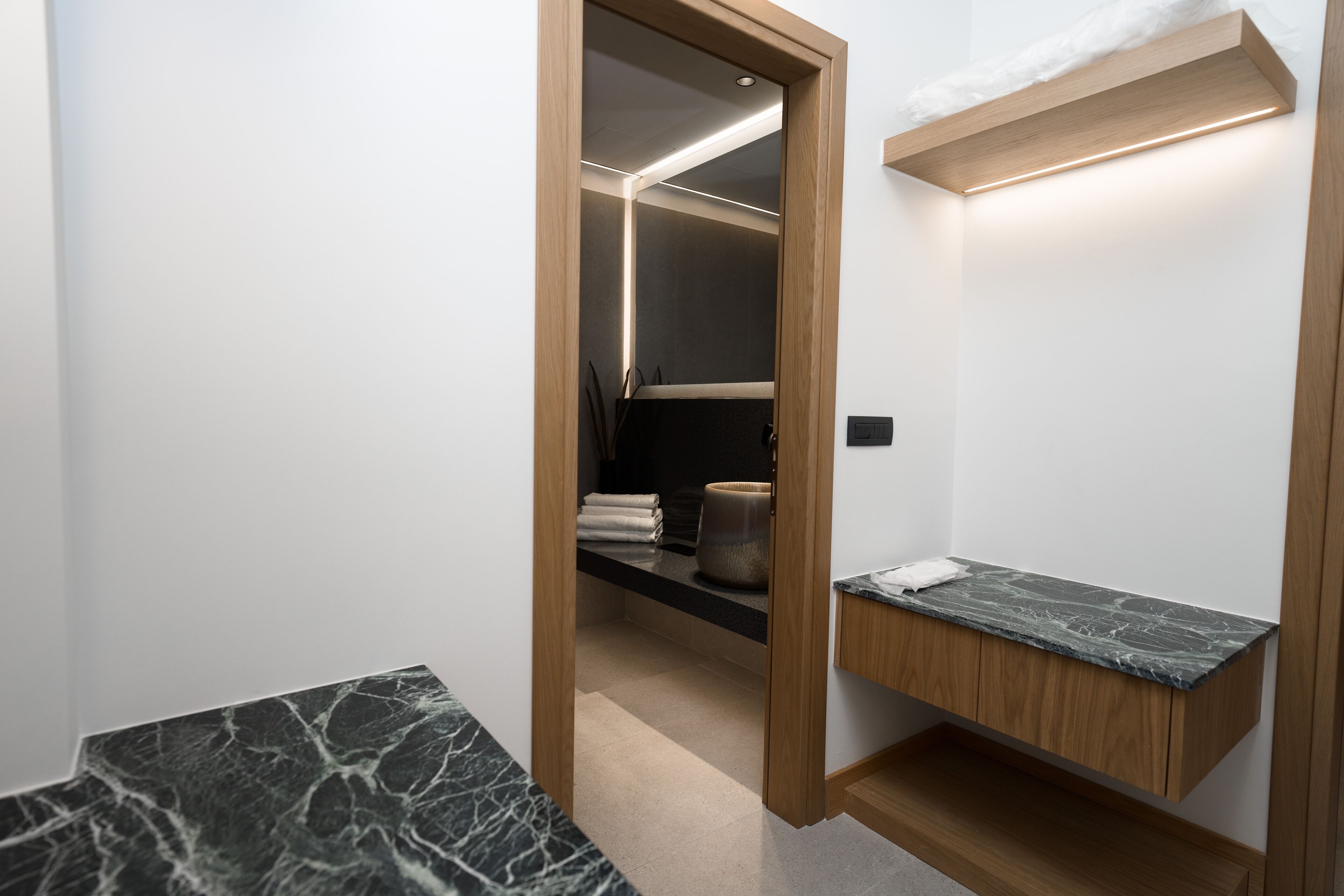 Capital Luxury Suites 0*