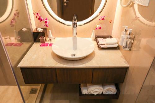 Regenta Place Jhansi by Royal Orchid Hotels Limited 4*