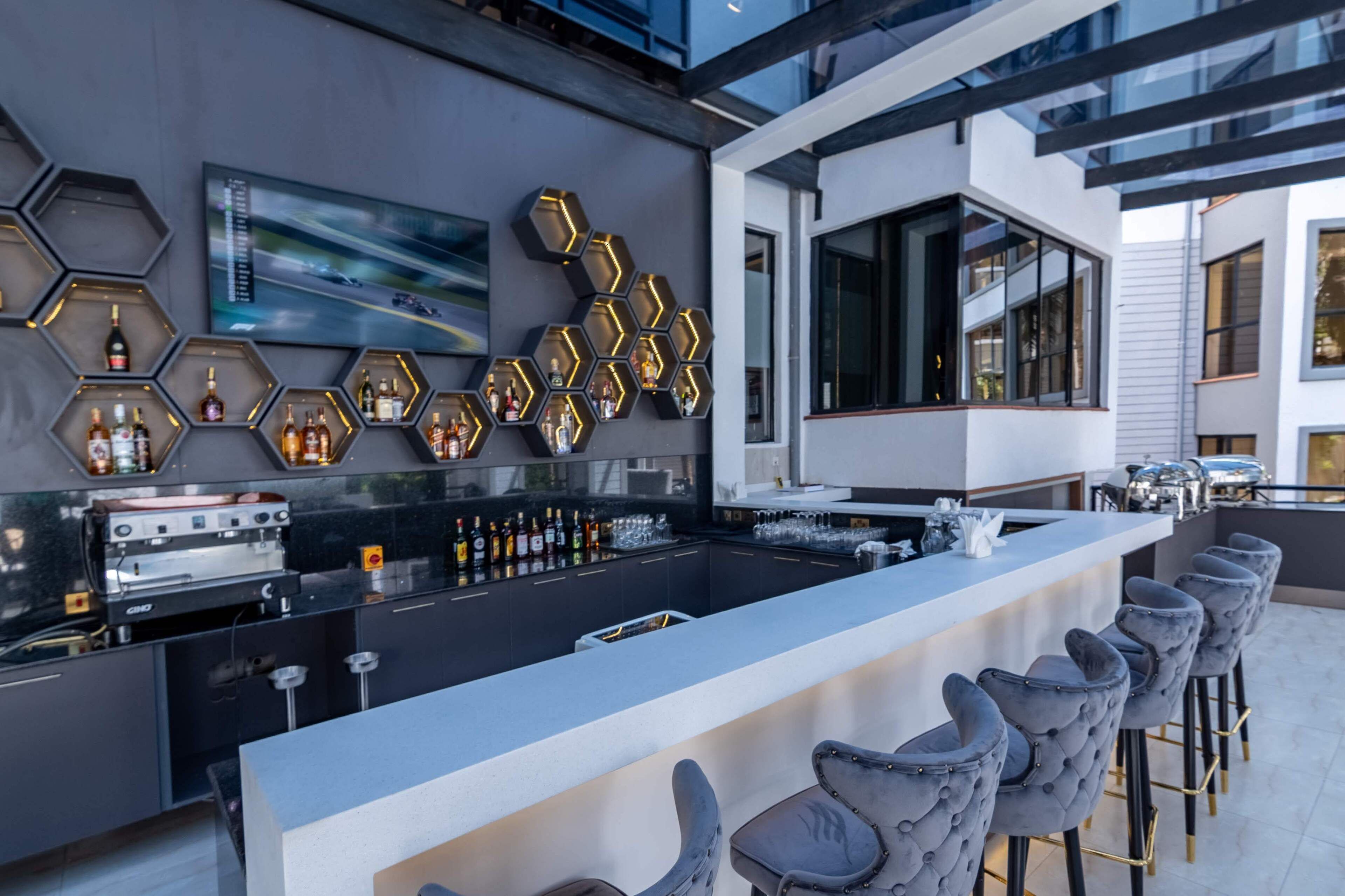 Cysuites Apartment Hotel 4*