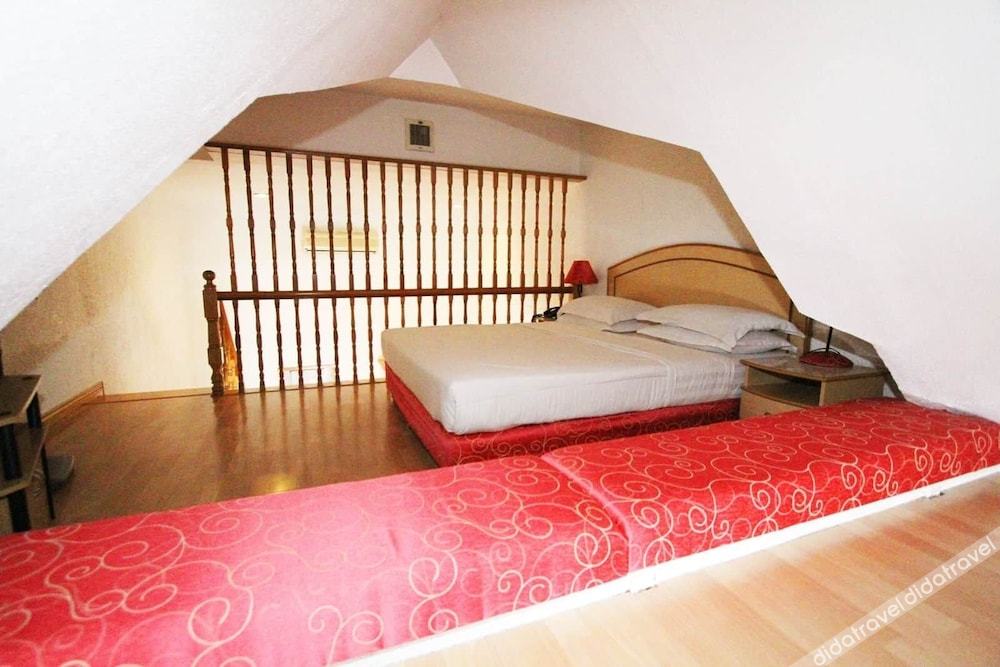 Clarkton Hotel Apartment 4*