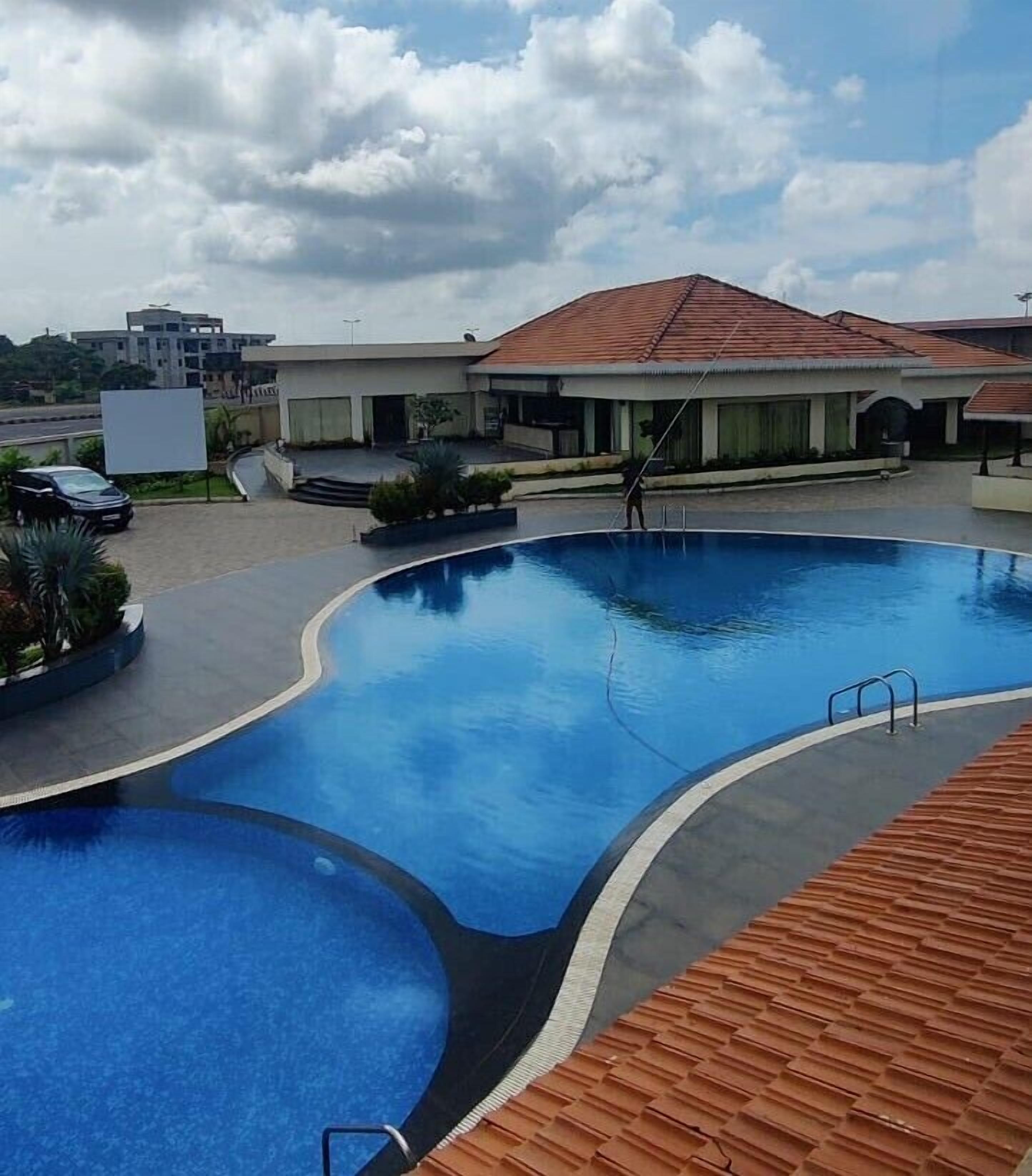Hotel Mayura Presidency Belagavi 4*