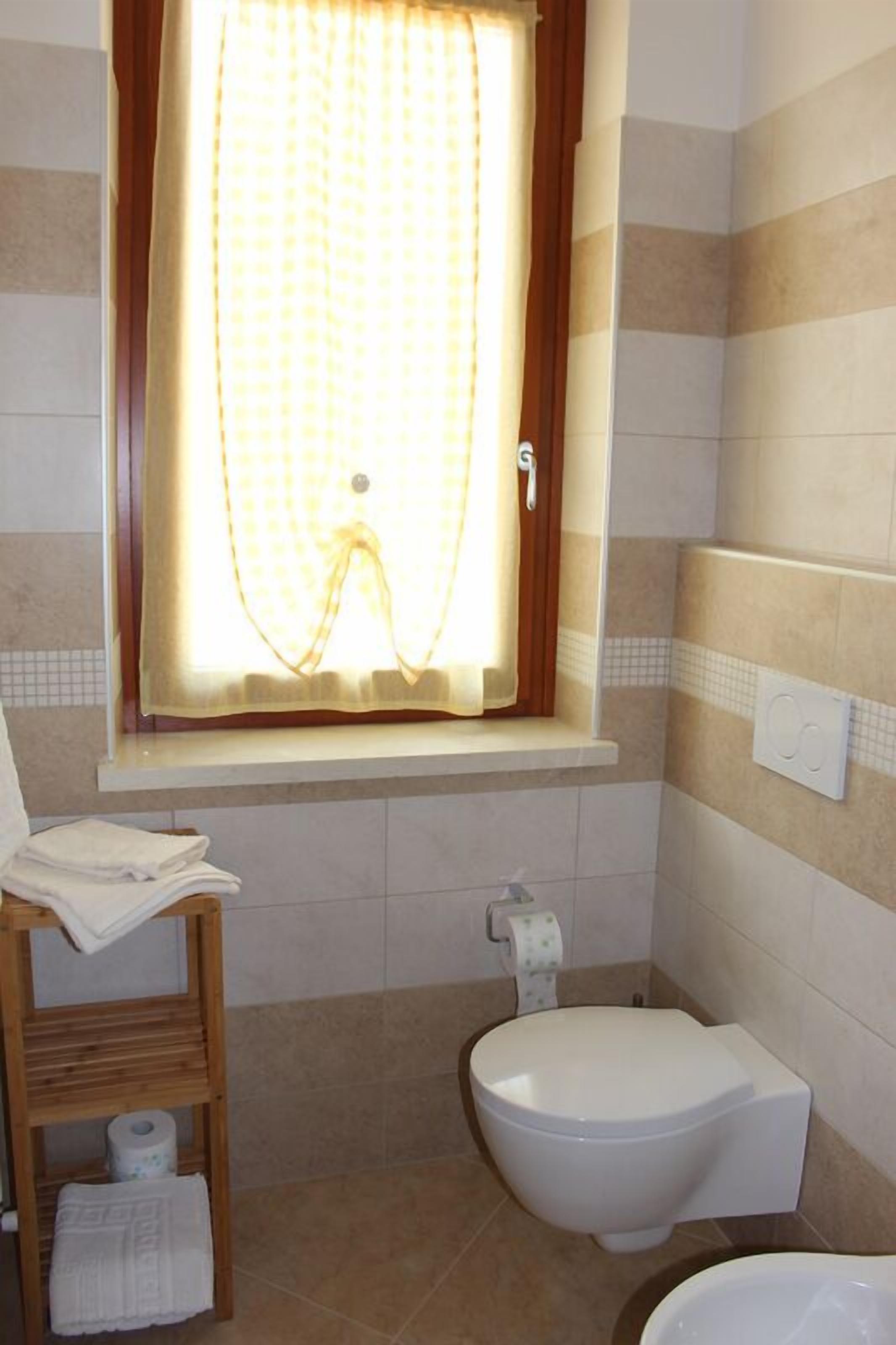 B&B Acero Rosso 3*