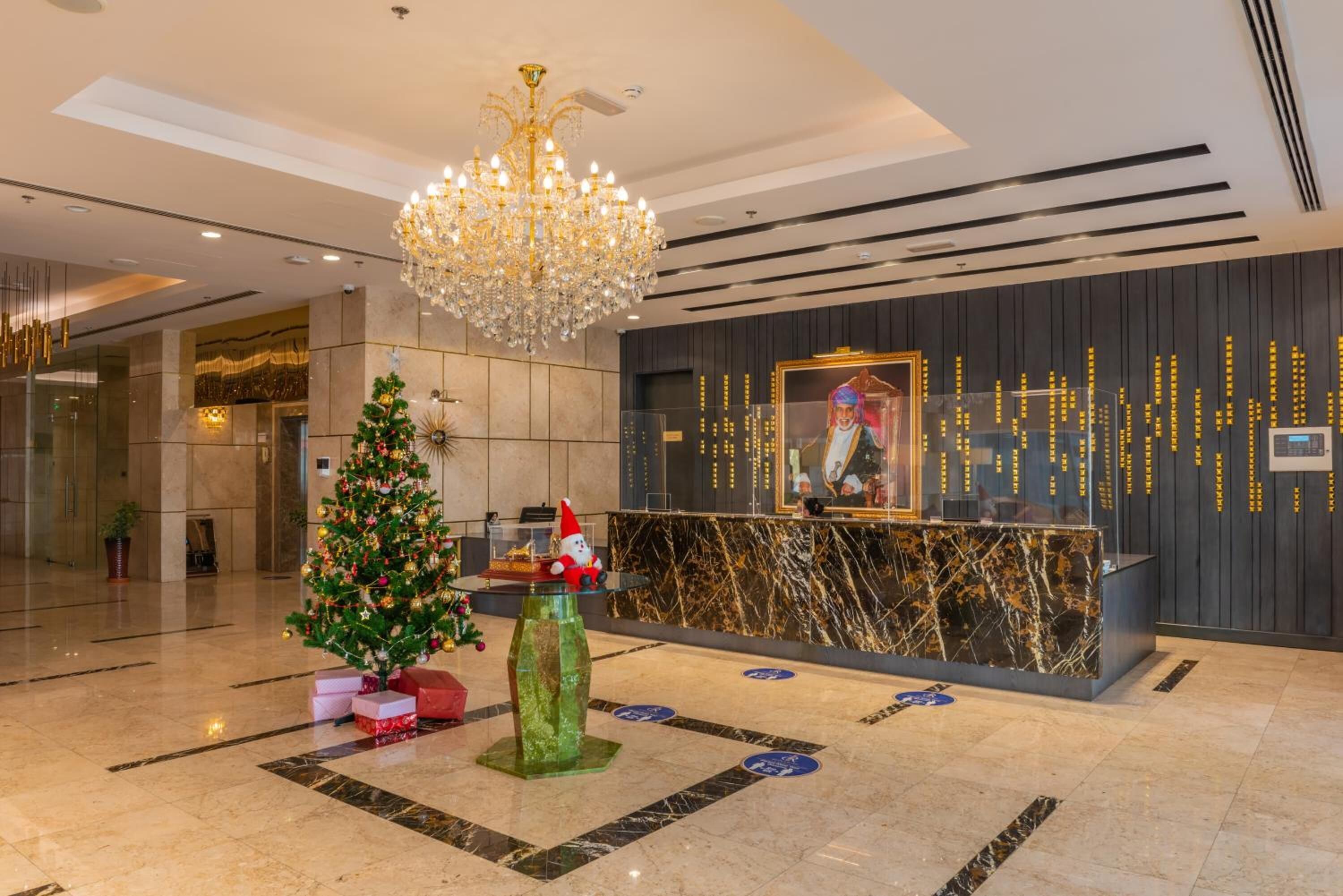 Royal Crown Hotel 4*
