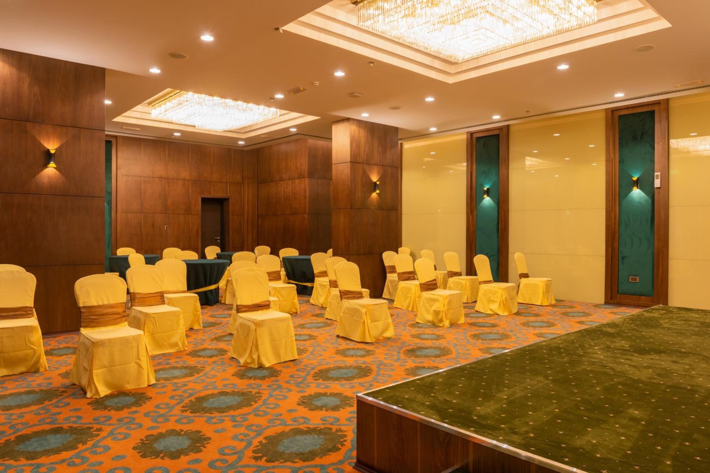 Royal Crown Hotel 4*