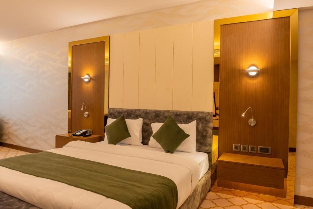 Royal Crown Hotel 4*