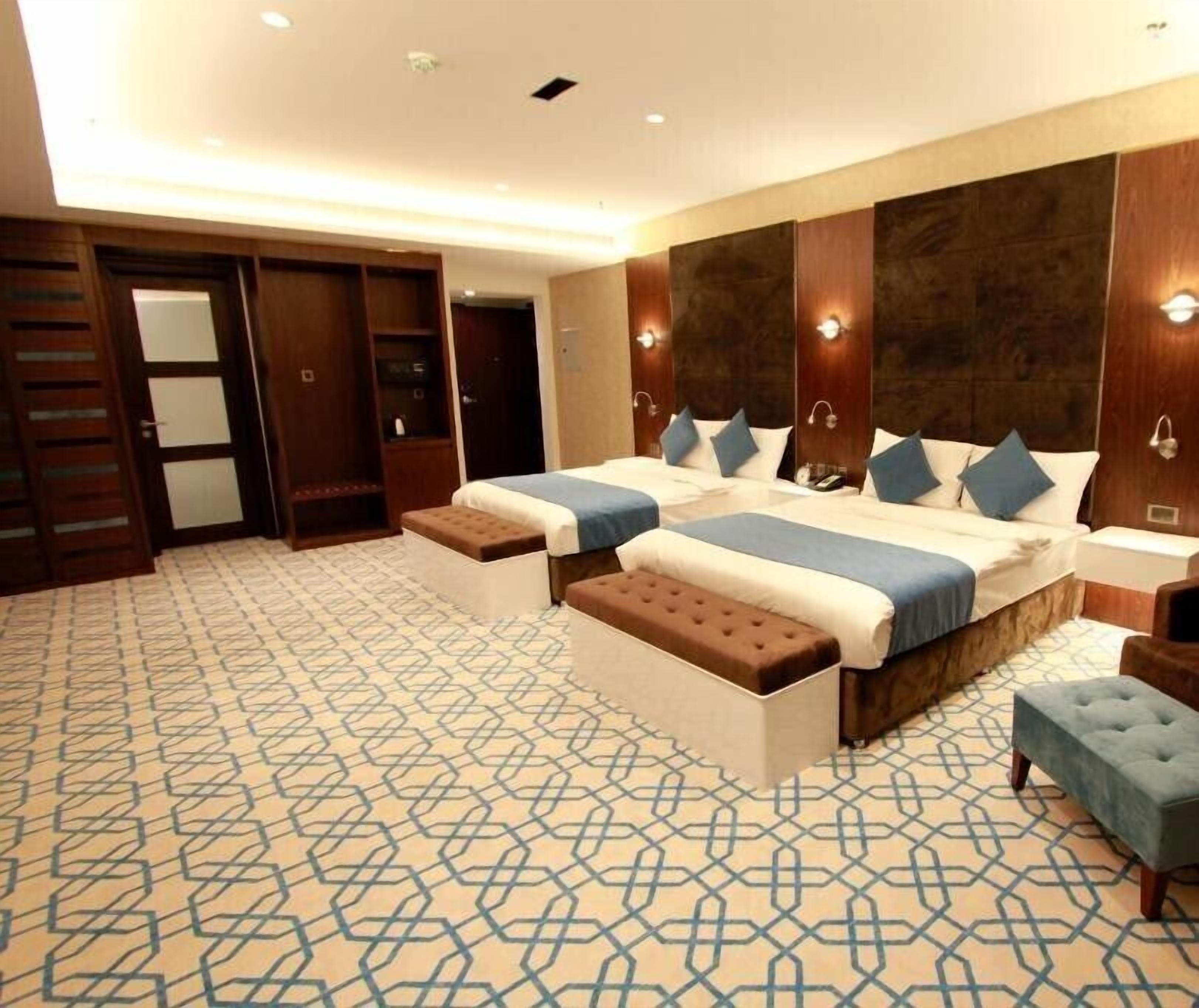 Royal Crown Hotel 4*