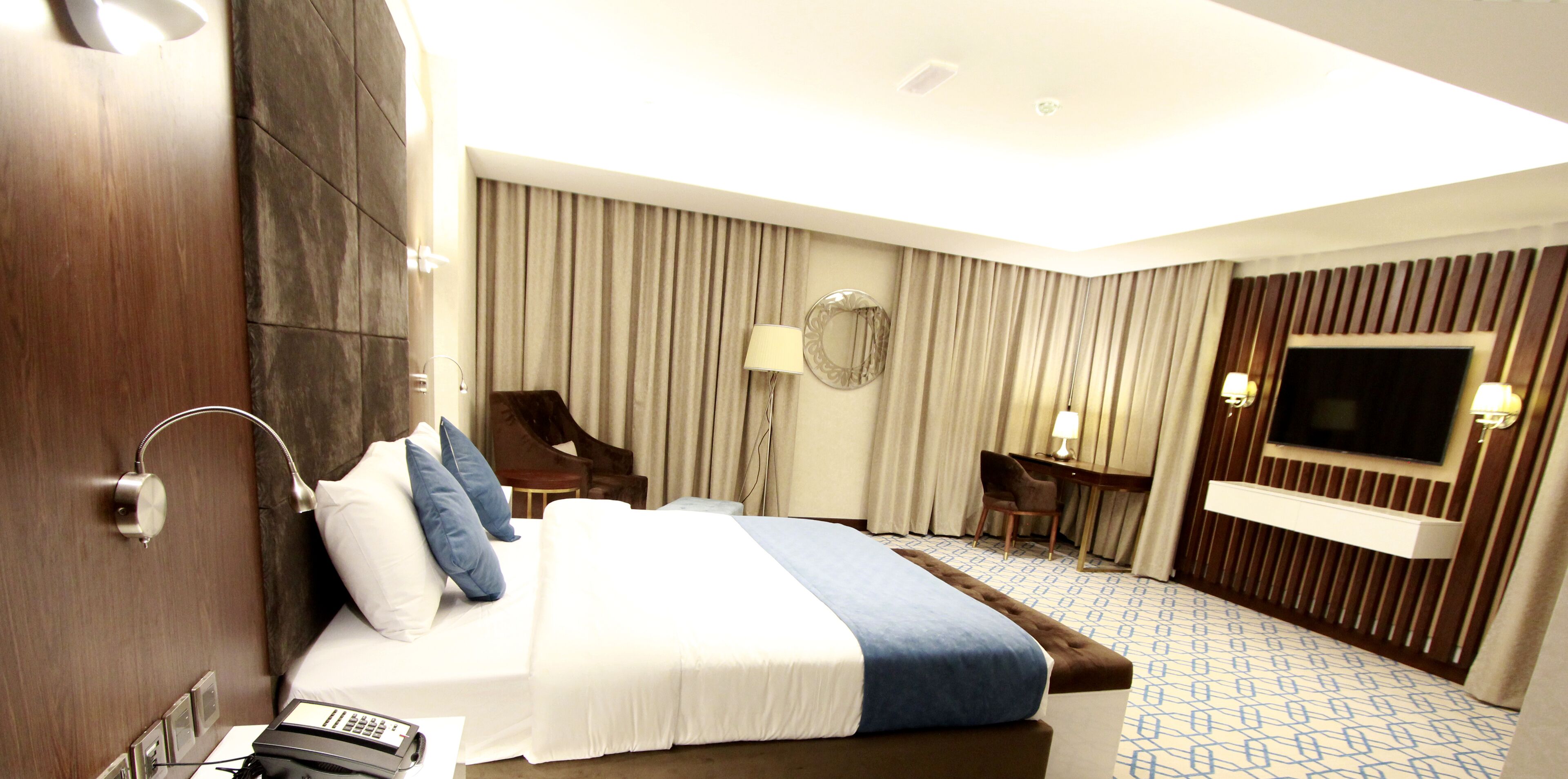 Royal Crown Hotel 4*