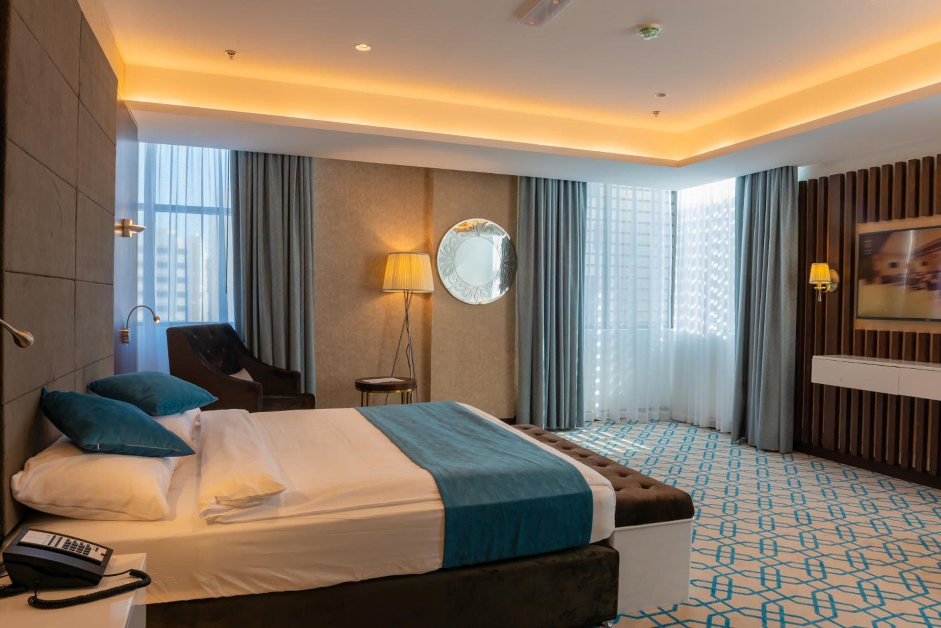 Royal Crown Hotel 4*