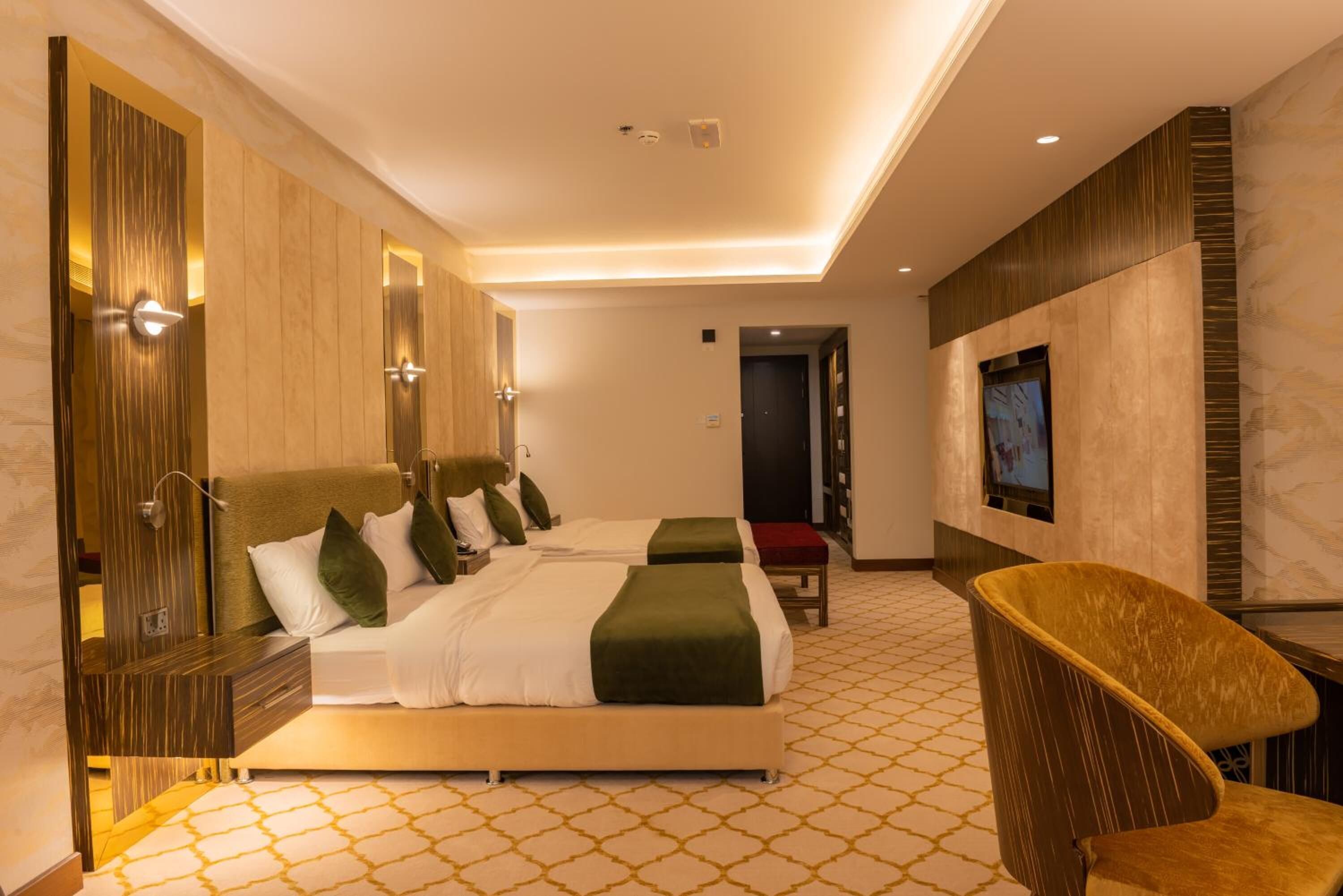 Royal Crown Hotel 4*