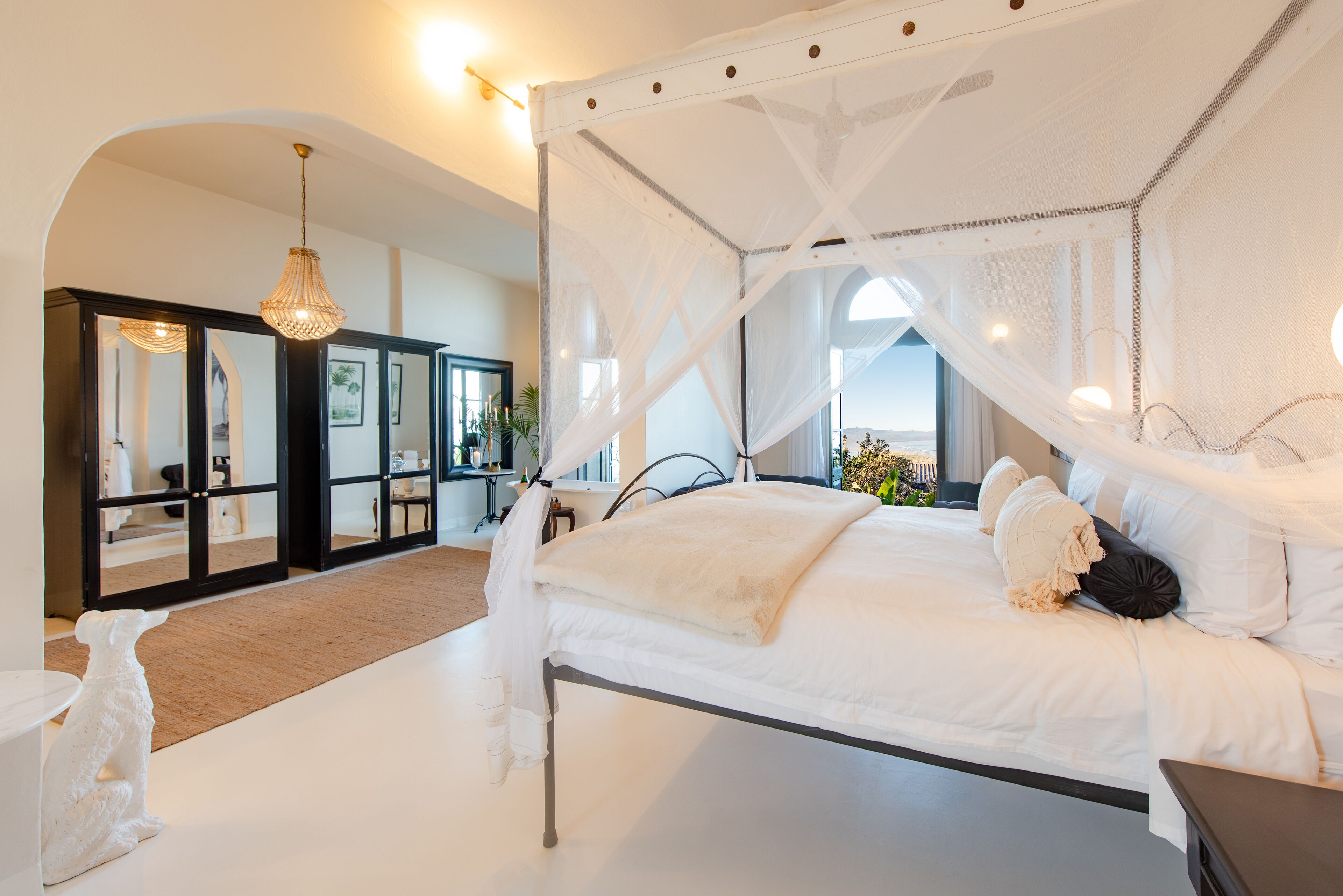 The Ivory Haus 4*