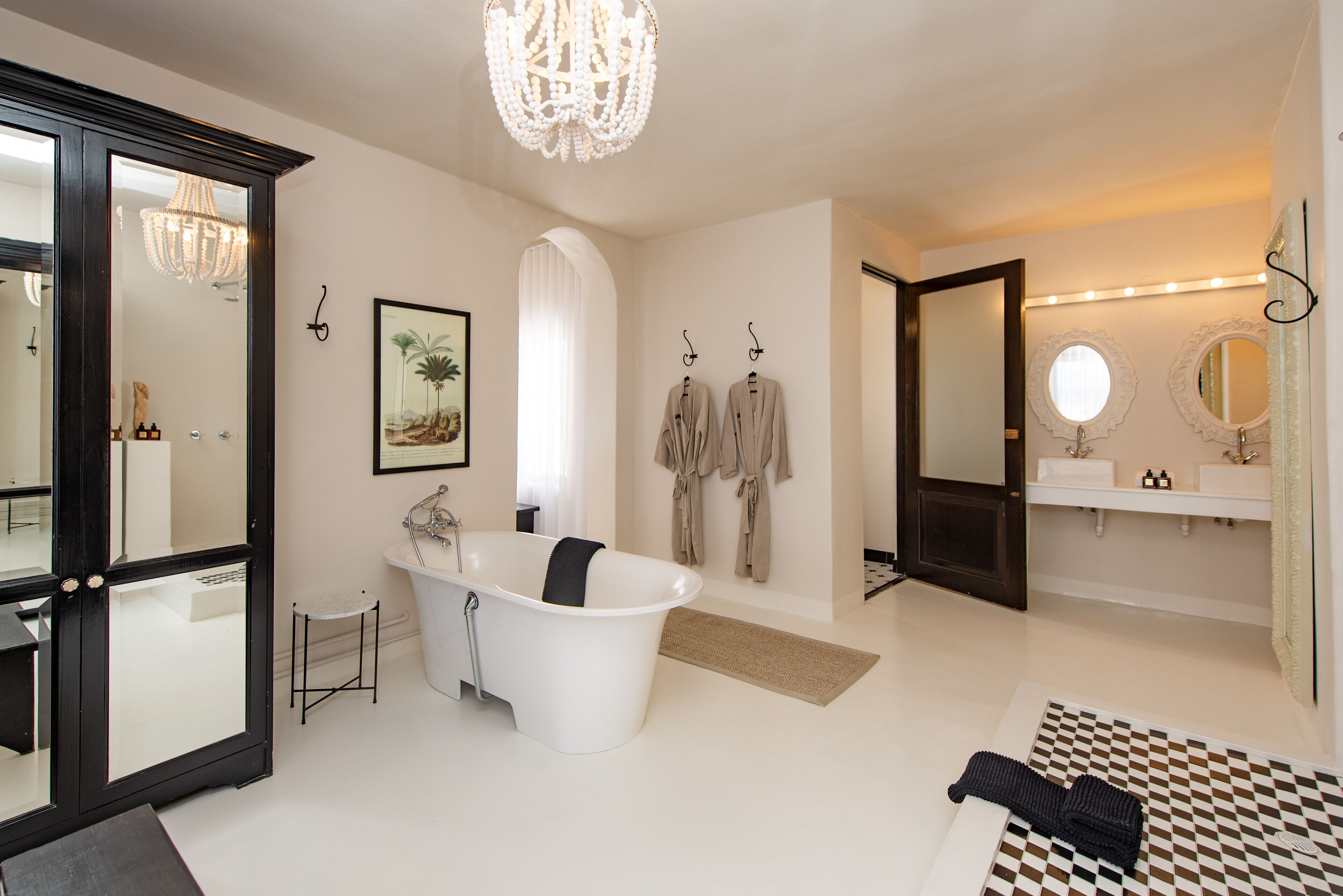 The Ivory Haus 4*