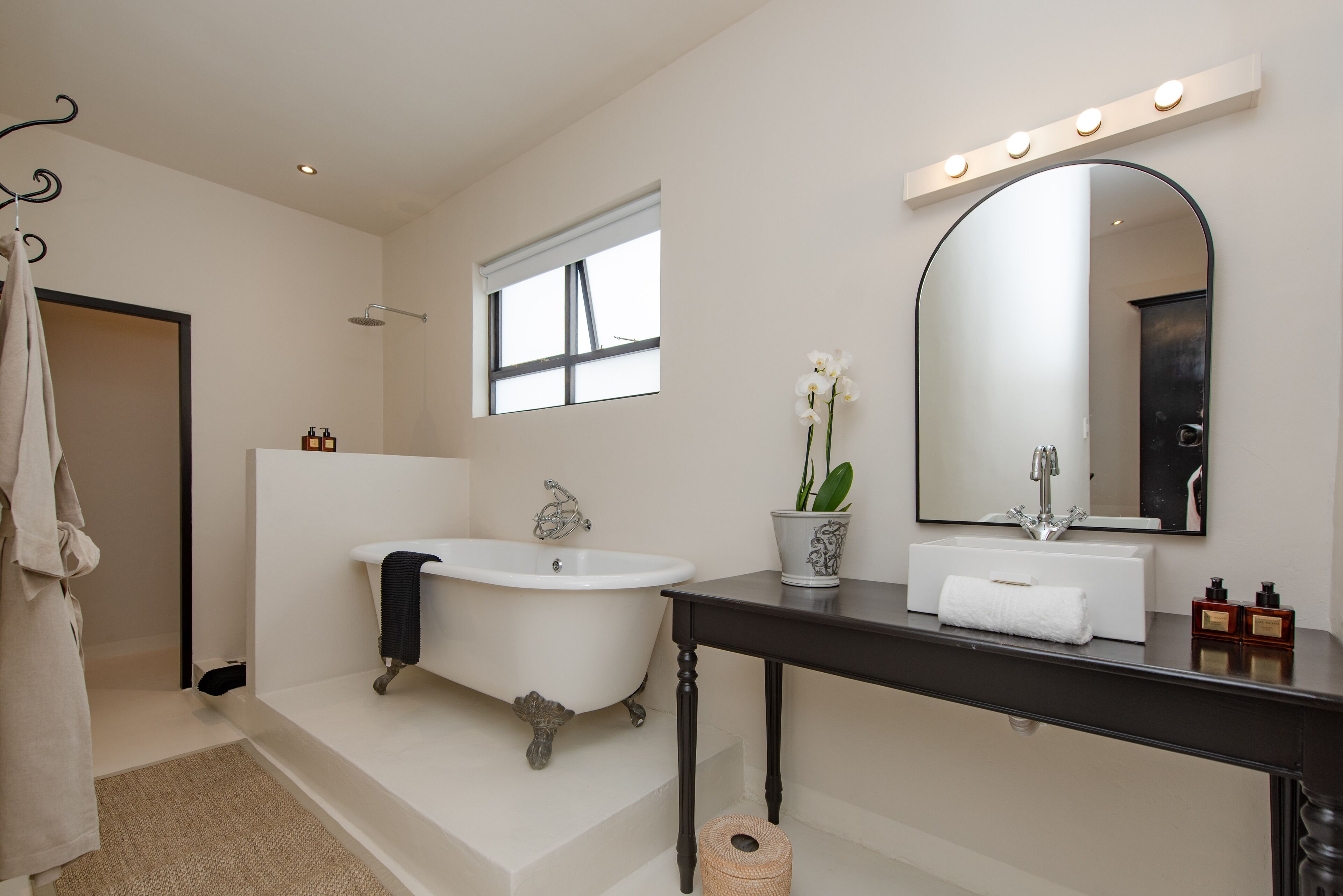 The Ivory Haus 4*
