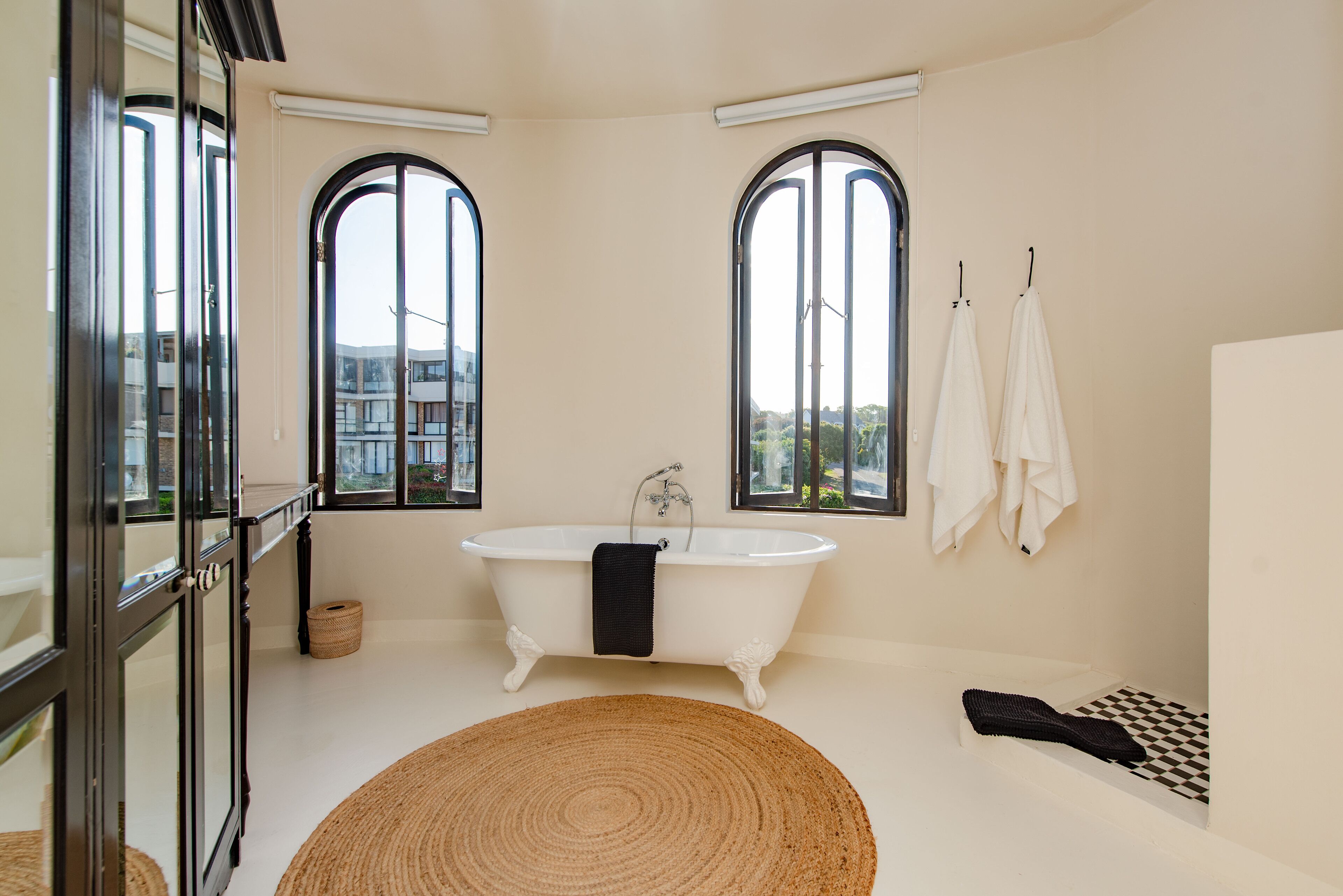 The Ivory Haus 4*