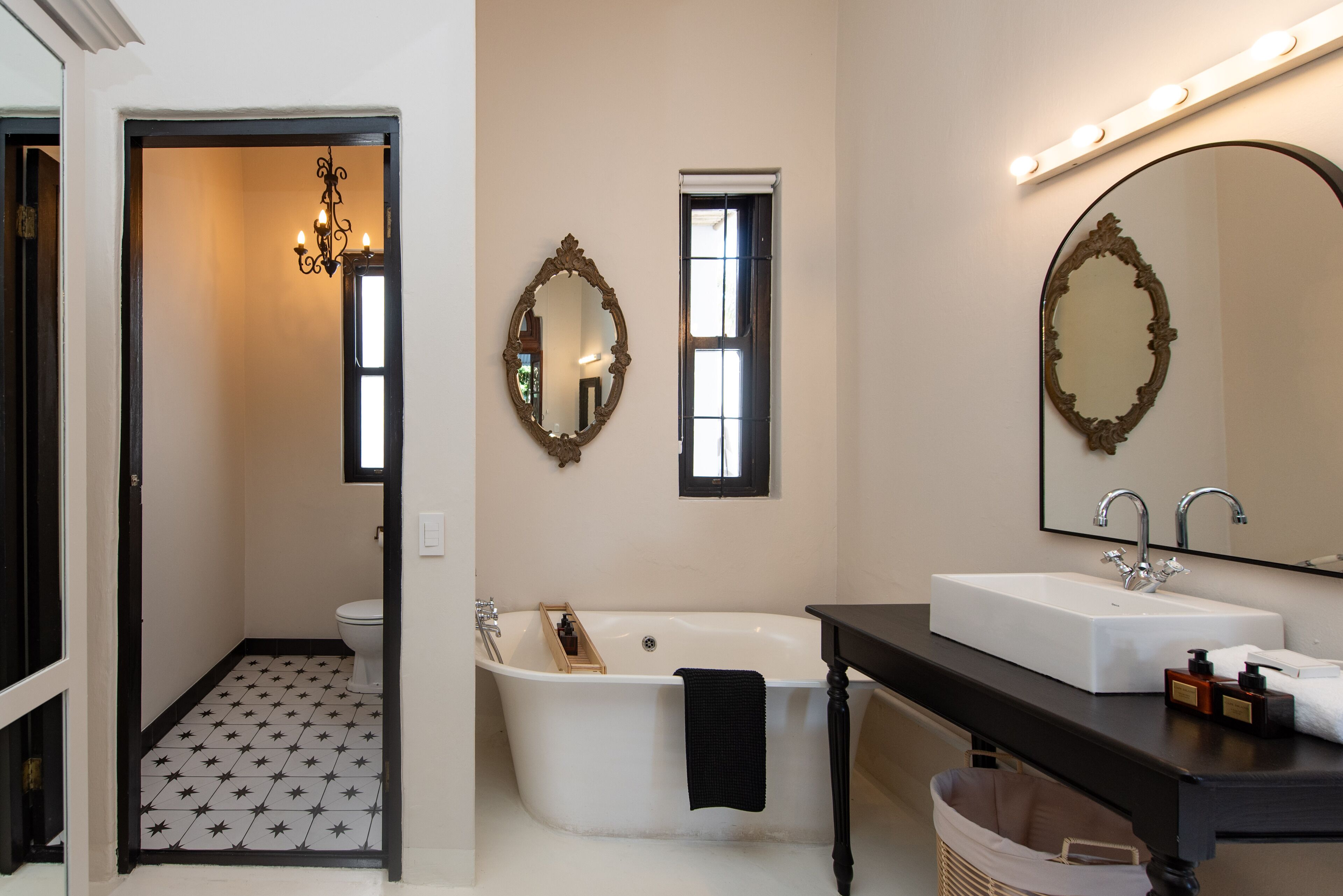 The Ivory Haus 4*
