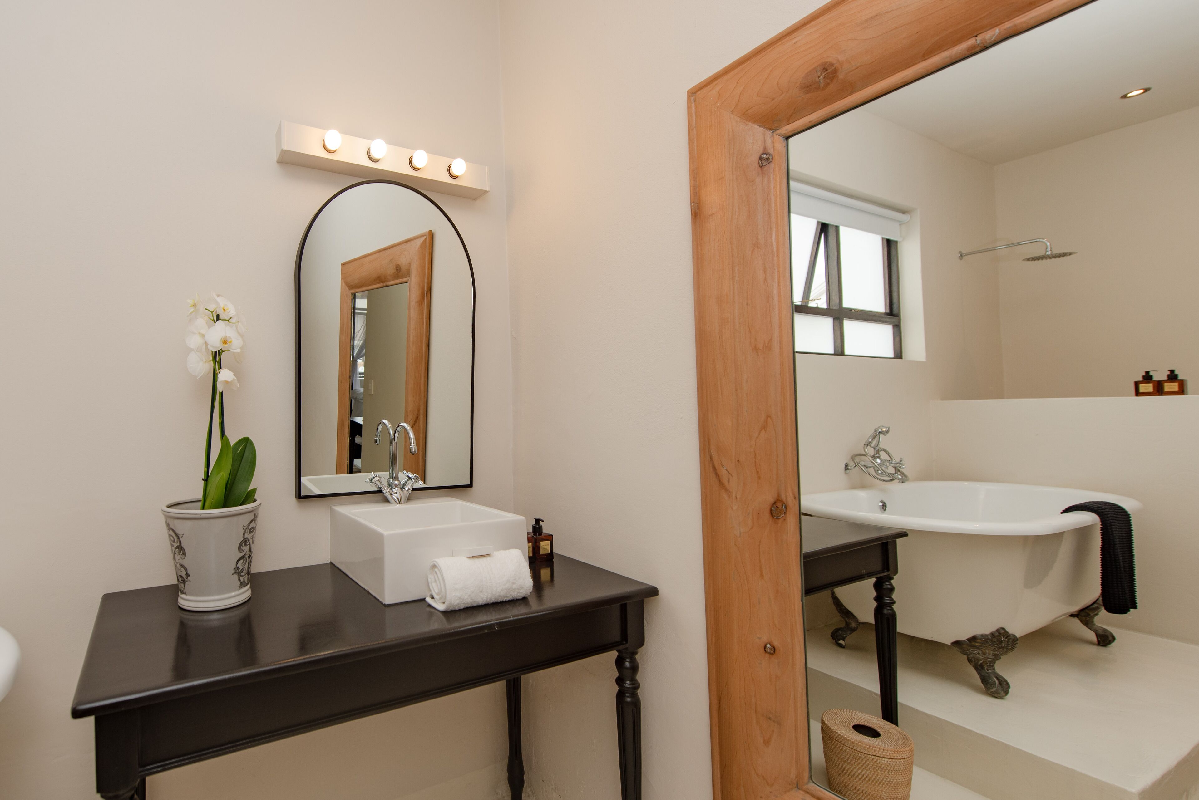The Ivory Haus 4*