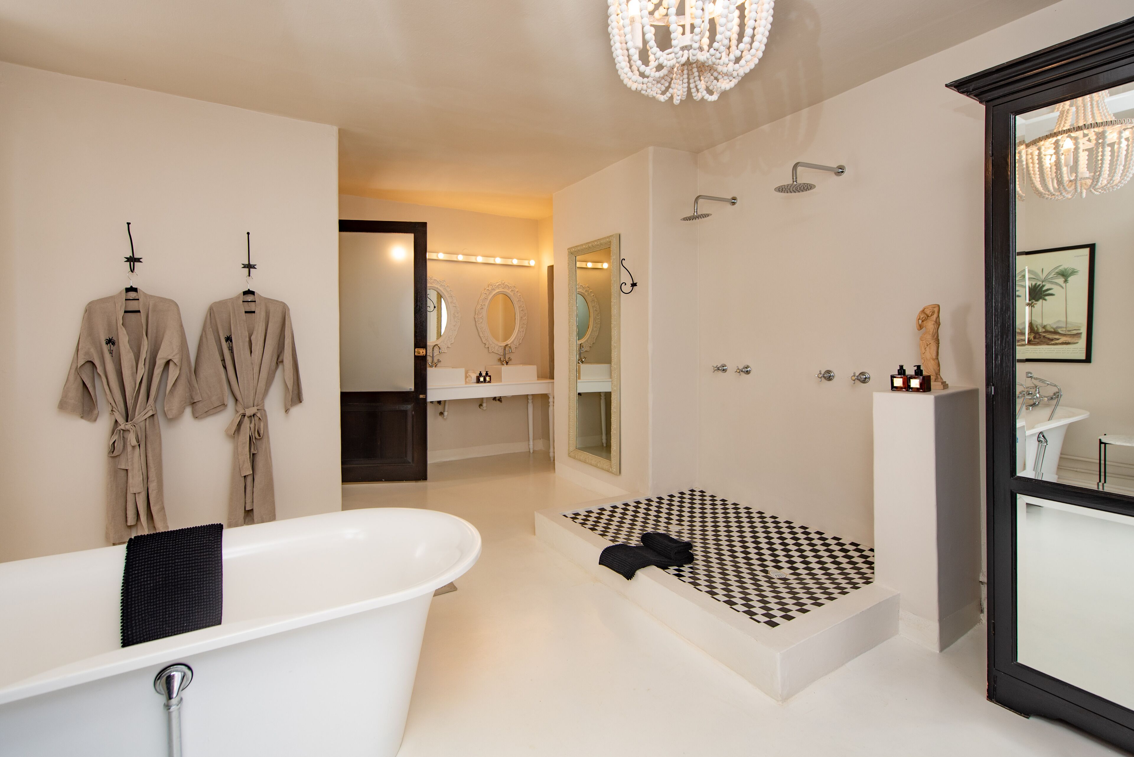 The Ivory Haus 4*
