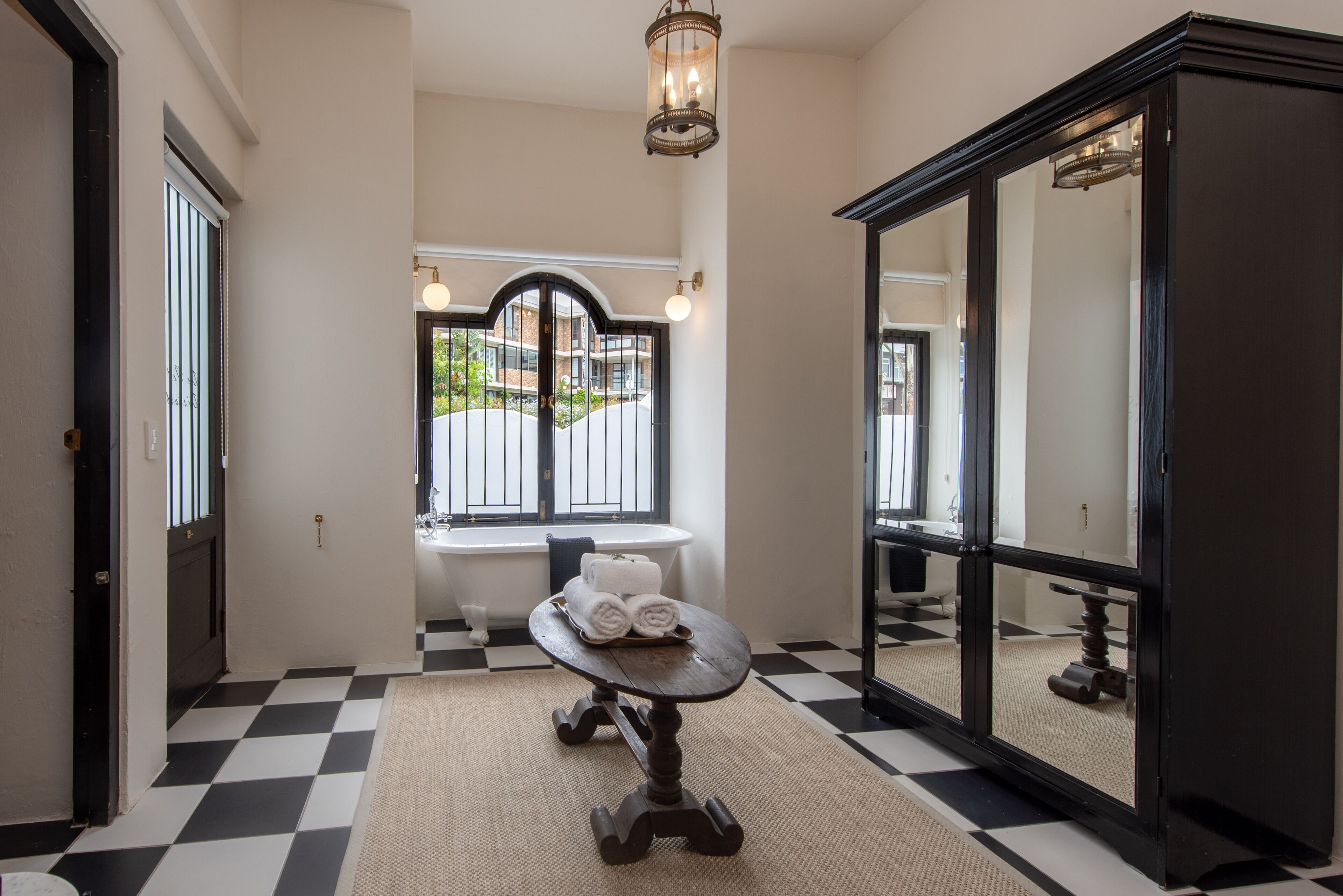 The Ivory Haus 4*