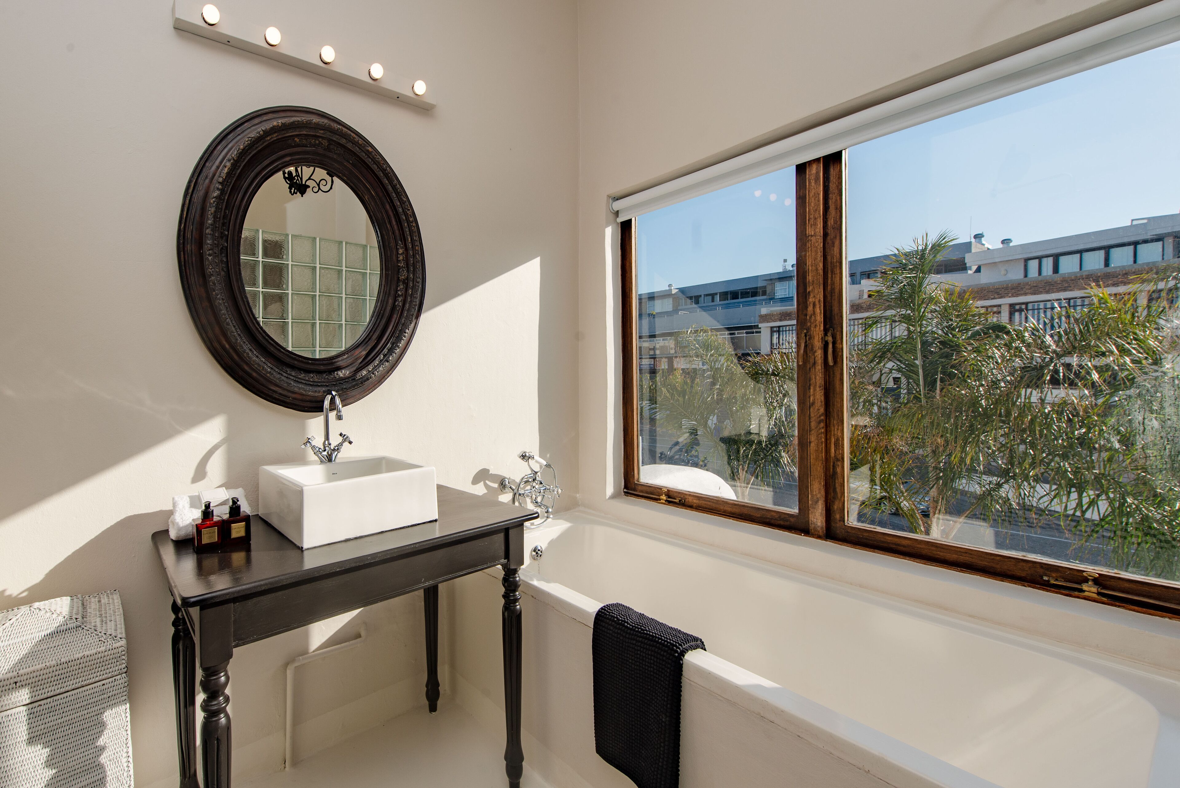 The Ivory Haus 4*