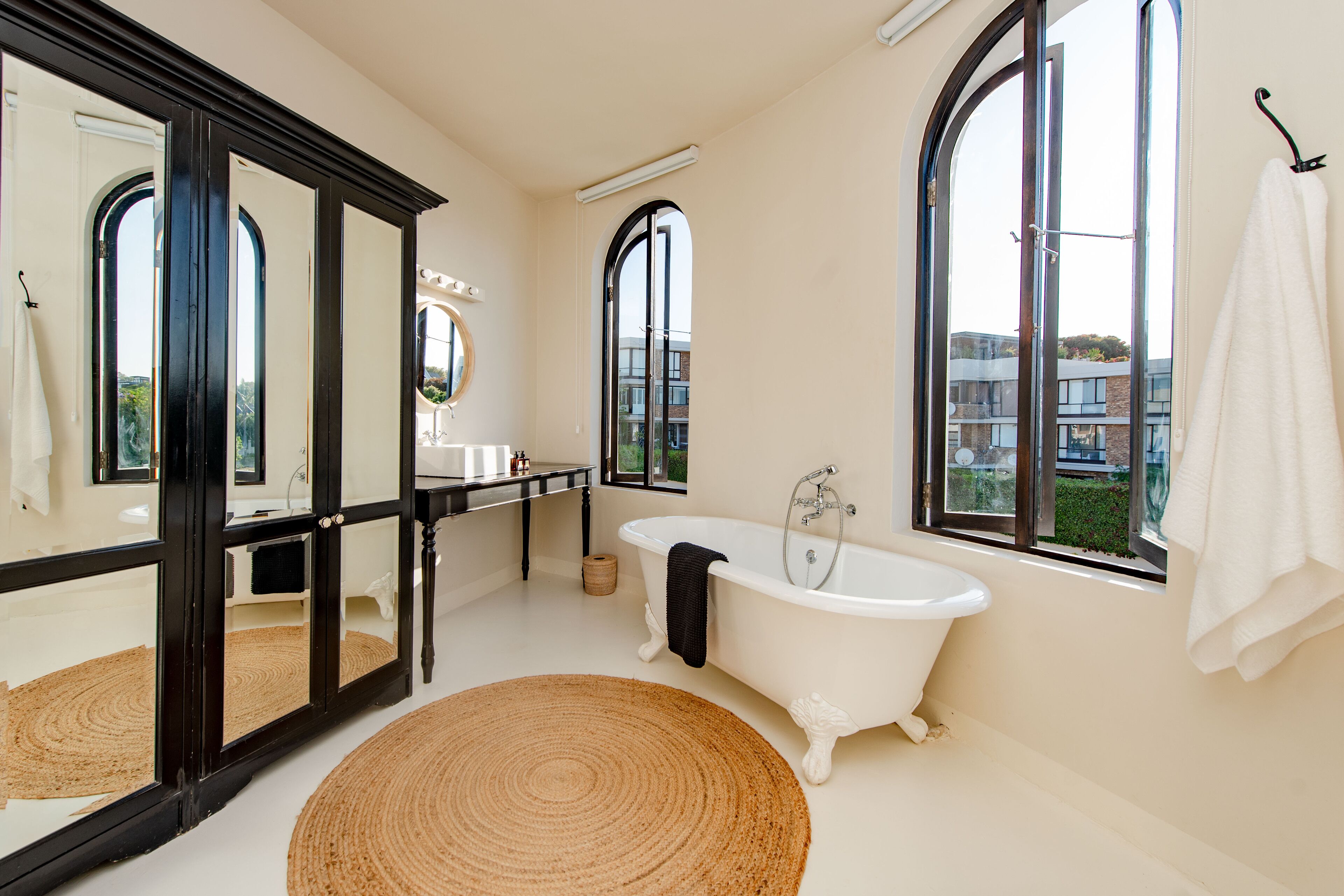 The Ivory Haus 4*