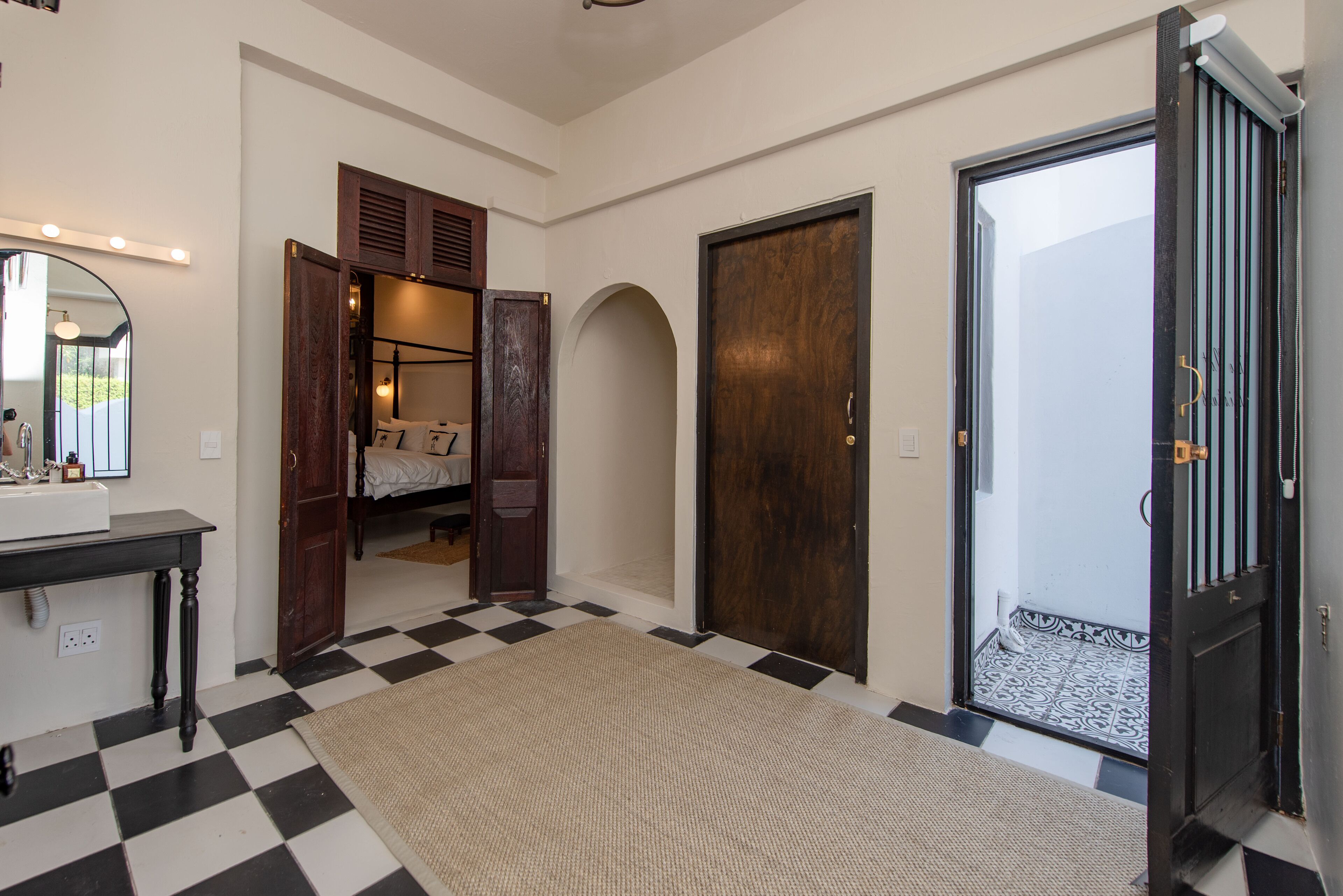 The Ivory Haus 4*