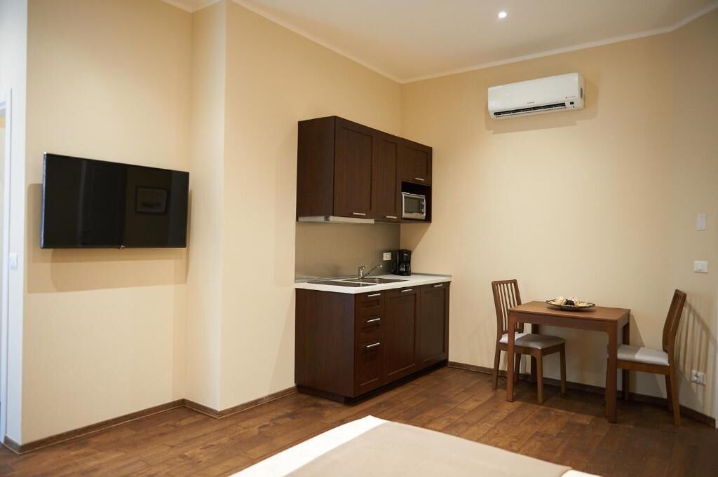 Miramare Luxury Suites 2*