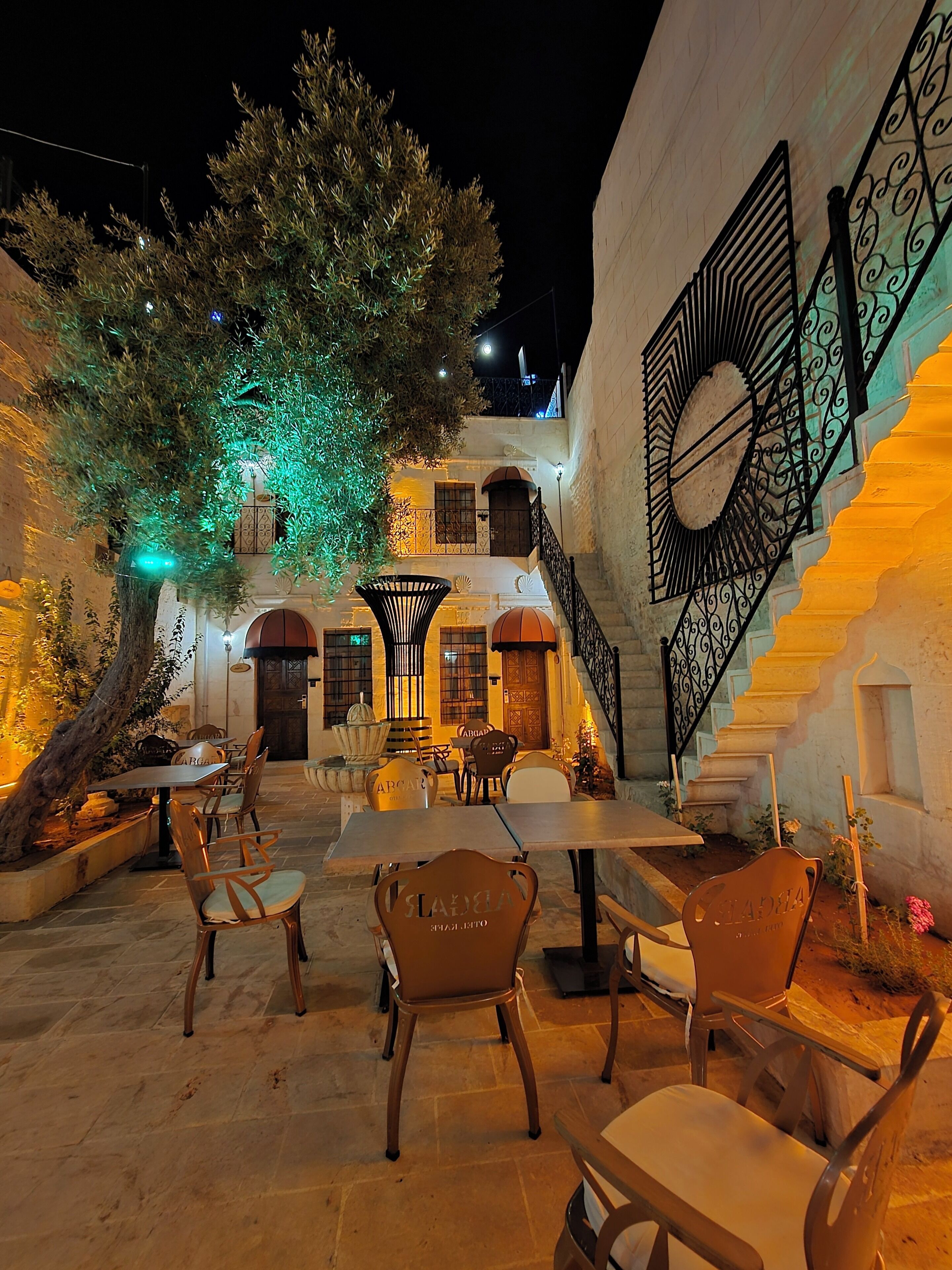 ABGAR OTEL 2*