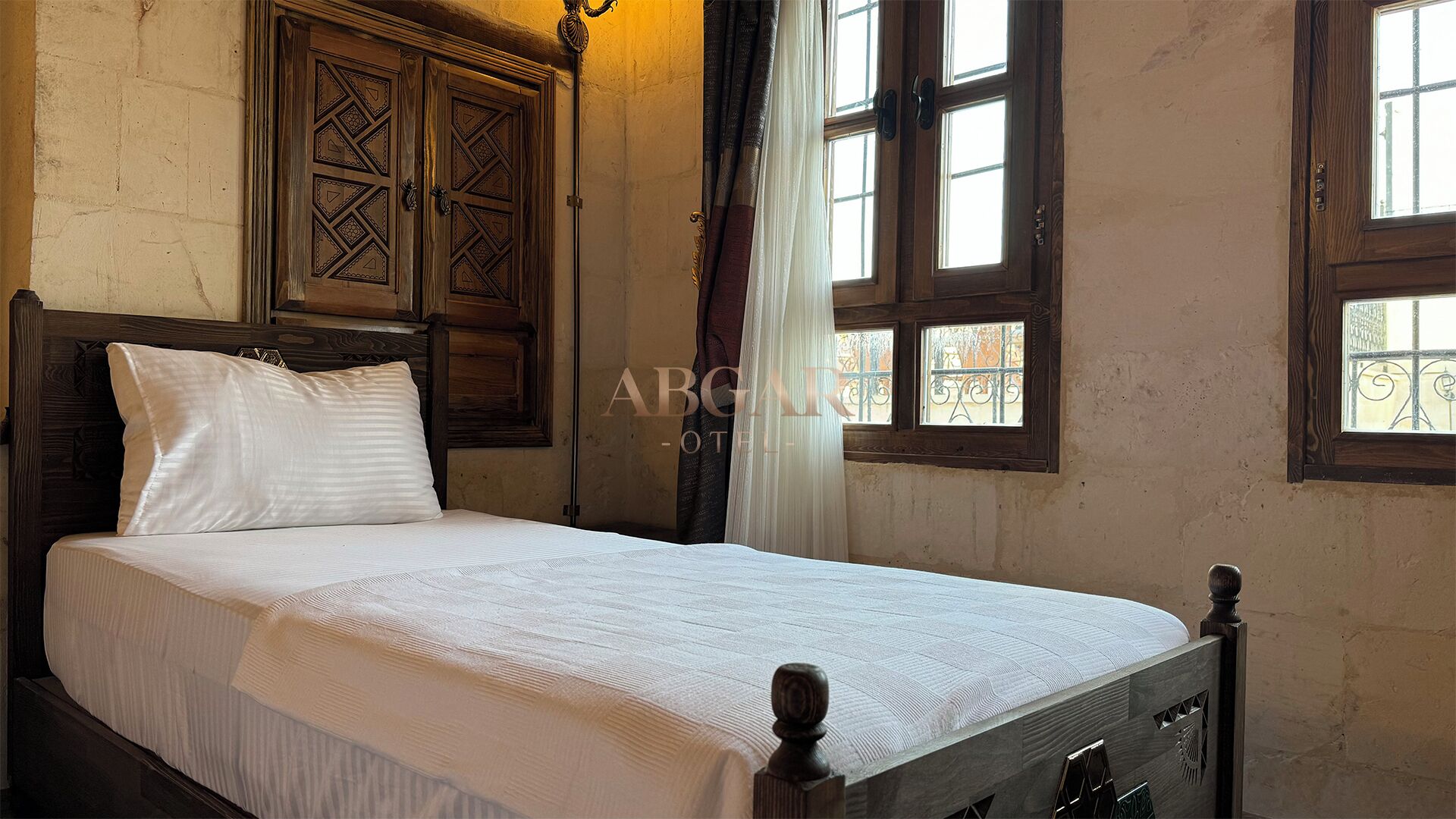ABGAR OTEL 2*